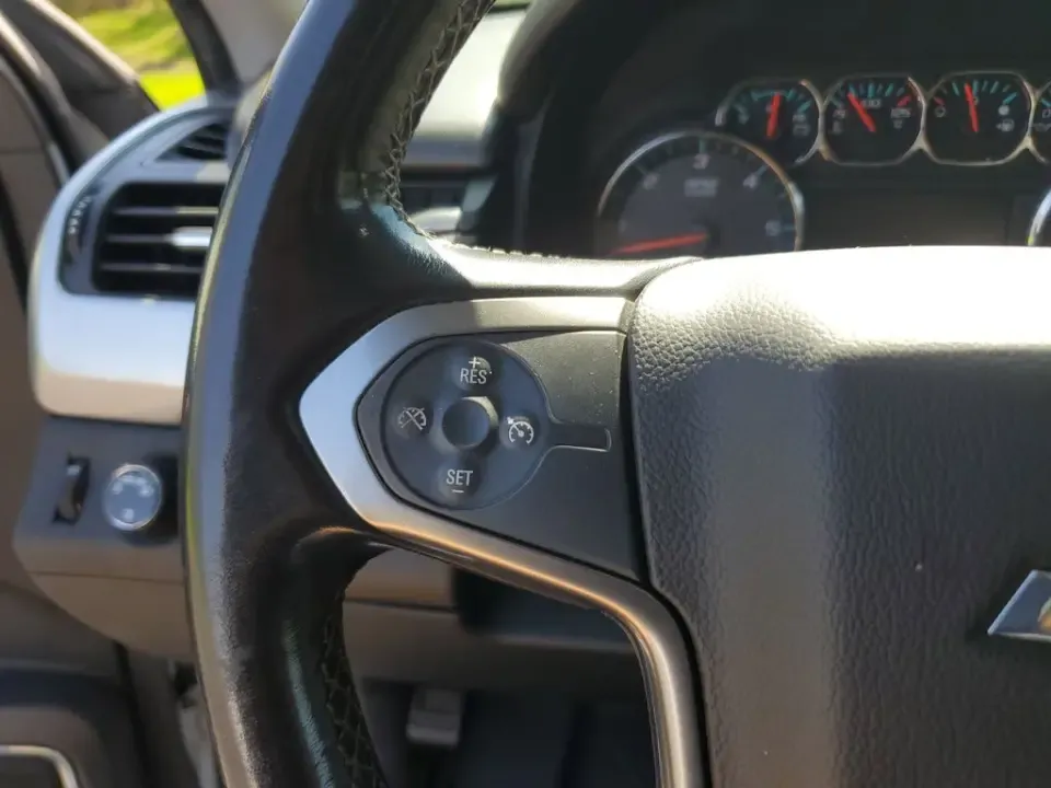 2020 Summit White Chevrolet Tahoe LS (1GNSKAKC1LR) with an EcoTec3 5.3L V8 engine, Automatic transmission, located at 6064 Gull Rd, Kalamazoo, MI, 49048, (269) 222-0088, 42.328388, -85.512924- Photo#32
