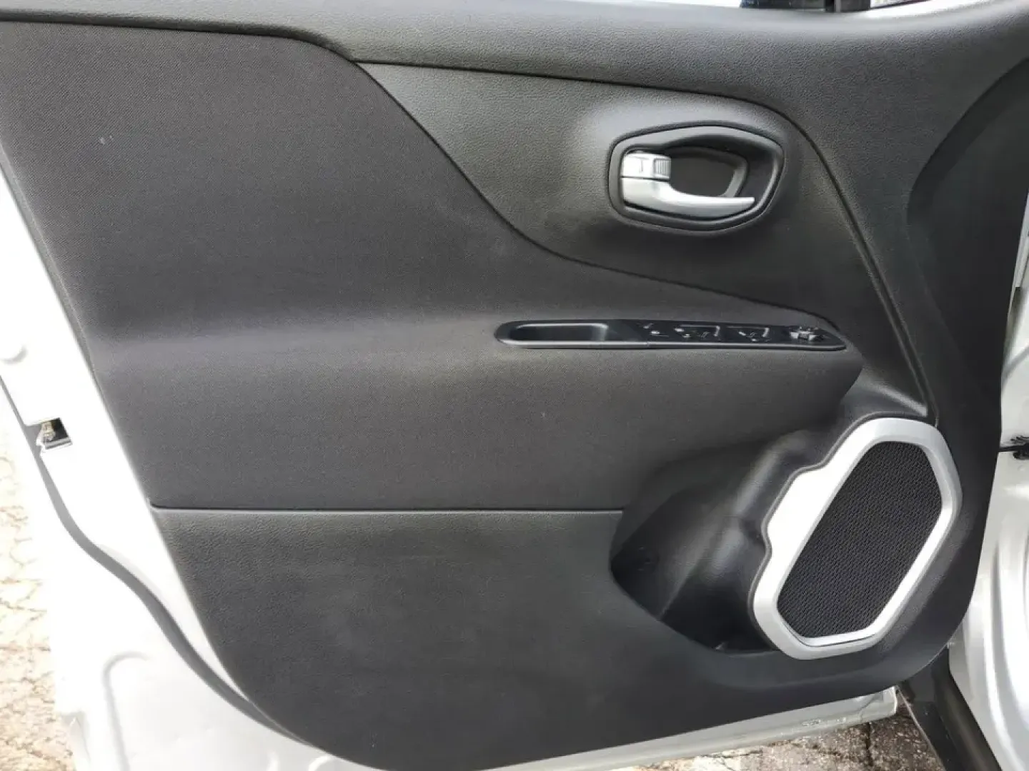 2019 /Black Jeep Renegade Sport (ZACNJBAB6KP) with an 4 Cyl, 2.4L engine, 9-speed automatic transmission, located at 6064 Gull Rd, Kalamazoo, MI, 49048, (269) 222-0088, 42.328388, -85.512924 - **Explore Adventure with the 2019 Jeep Renegade Sport - Your Perfect Crossover SUV!**<br /> <br /> Are you ready to embark on your next adventure? The 2019 Jeep Renegade Sport is the perfect companion for weekend getaways, daily commutes, and everything in between. Designed for those who crave a lif- Photo#8