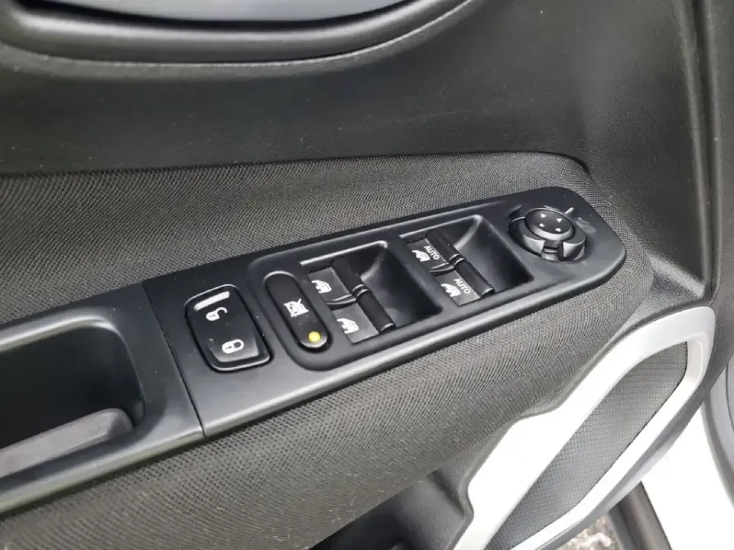 2019 /Black Jeep Renegade Sport (ZACNJBAB6KP) with an 4 Cyl, 2.4L engine, 9-speed automatic transmission, located at 6064 Gull Rd, Kalamazoo, MI, 49048, (269) 222-0088, 42.328388, -85.512924 - **Explore Adventure with the 2019 Jeep Renegade Sport - Your Perfect Crossover SUV!**<br /> <br /> Are you ready to embark on your next adventure? The 2019 Jeep Renegade Sport is the perfect companion for weekend getaways, daily commutes, and everything in between. Designed for those who crave a lif - Photo#9