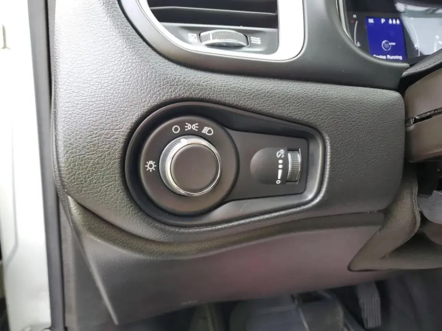 2019 /Black Jeep Renegade Sport (ZACNJBAB6KP) with an 4 Cyl, 2.4L engine, 9-speed automatic transmission, located at 6064 Gull Rd, Kalamazoo, MI, 49048, (269) 222-0088, 42.328388, -85.512924 - **Explore Adventure with the 2019 Jeep Renegade Sport - Your Perfect Crossover SUV!**<br /> <br /> Are you ready to embark on your next adventure? The 2019 Jeep Renegade Sport is the perfect companion for weekend getaways, daily commutes, and everything in between. Designed for those who crave a lif- Photo#12