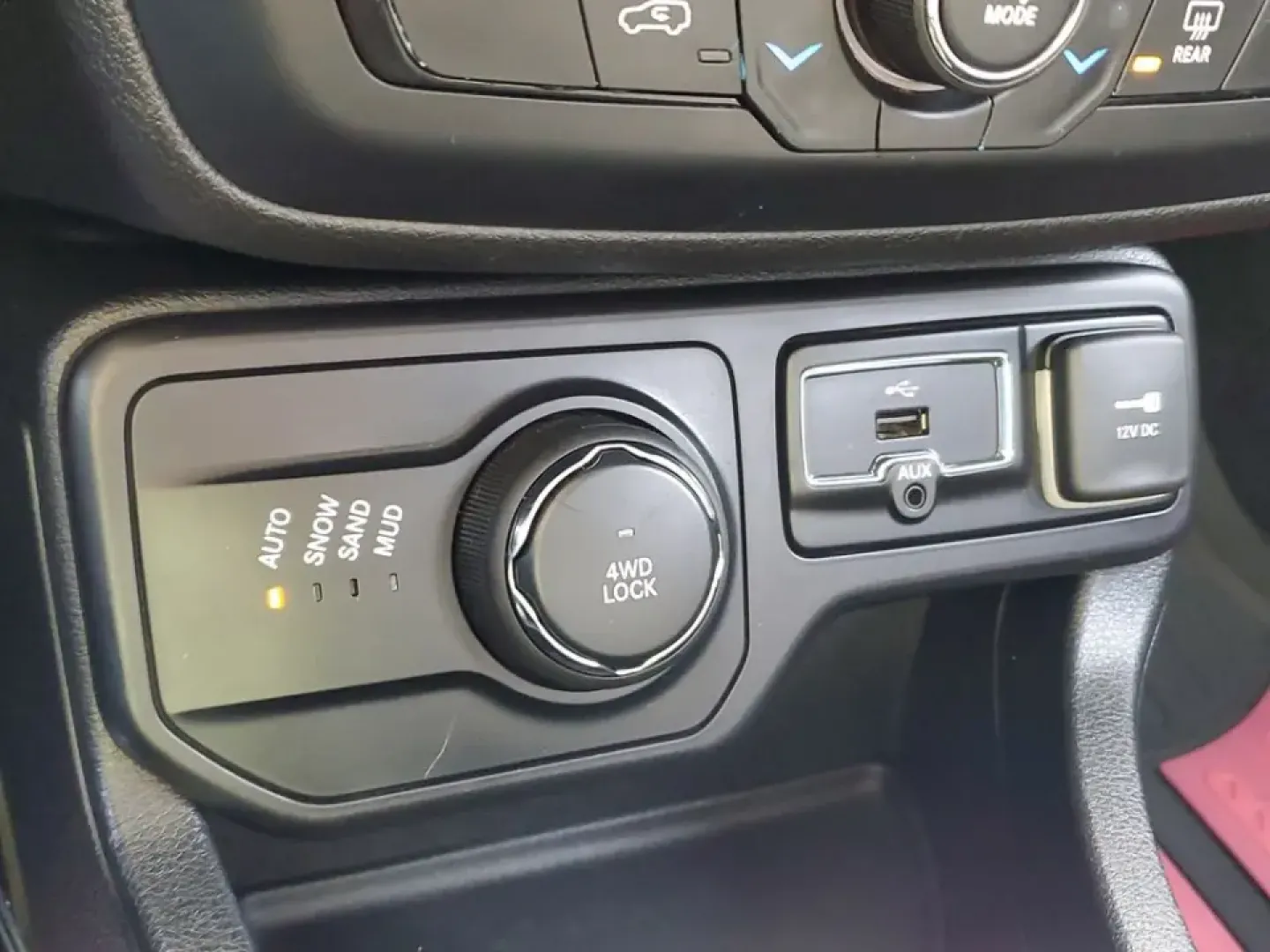 2019 /Black Jeep Renegade Sport (ZACNJBAB6KP) with an 4 Cyl, 2.4L engine, 9-speed automatic transmission, located at 6064 Gull Rd, Kalamazoo, MI, 49048, (269) 222-0088, 42.328388, -85.512924 - **Explore Adventure with the 2019 Jeep Renegade Sport - Your Perfect Crossover SUV!**<br /> <br /> Are you ready to embark on your next adventure? The 2019 Jeep Renegade Sport is the perfect companion for weekend getaways, daily commutes, and everything in between. Designed for those who crave a lif- Photo#20