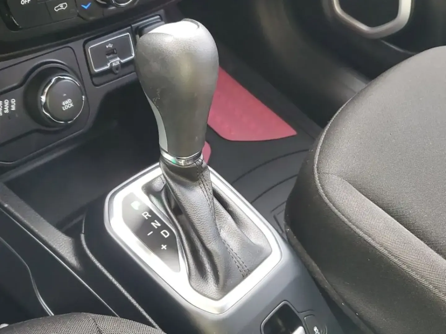 2019 /Black Jeep Renegade Sport (ZACNJBAB6KP) with an 4 Cyl, 2.4L engine, 9-speed automatic transmission, located at 6064 Gull Rd, Kalamazoo, MI, 49048, (269) 222-0088, 42.328388, -85.512924 - **Explore Adventure with the 2019 Jeep Renegade Sport - Your Perfect Crossover SUV!**<br /> <br /> Are you ready to embark on your next adventure? The 2019 Jeep Renegade Sport is the perfect companion for weekend getaways, daily commutes, and everything in between. Designed for those who crave a lif- Photo#22