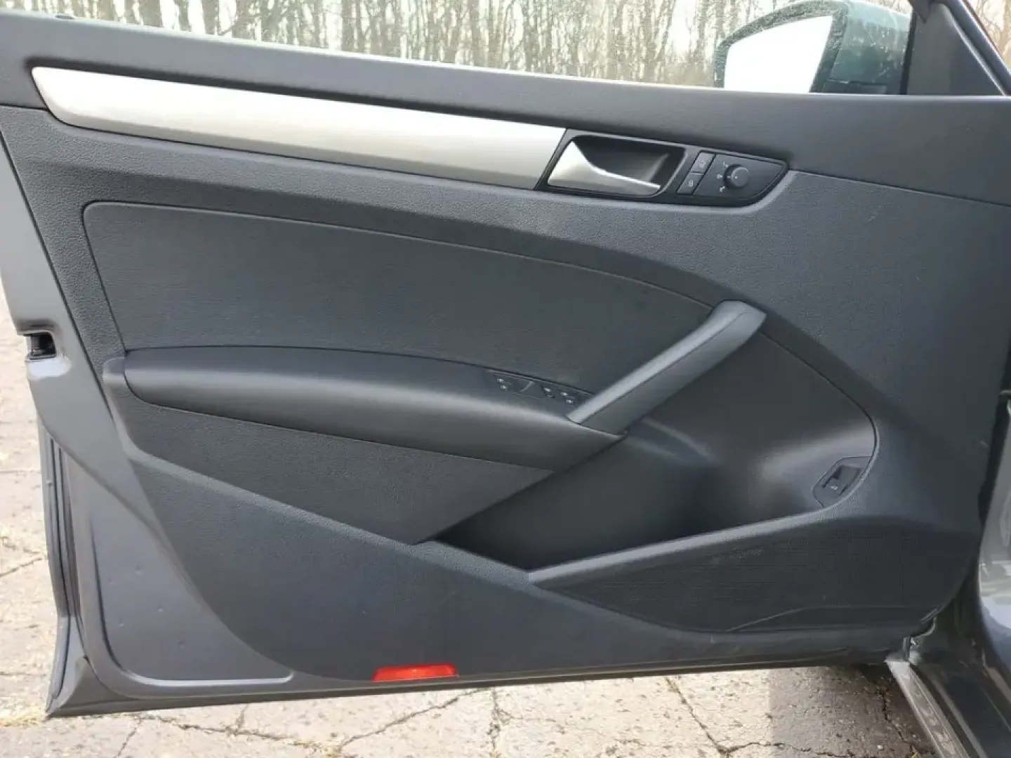 2014 /Titan Black Volkswagen Passat S (1VWAT7A33EC) with an 4 Cyl, 1.8L engine, 6-speed automatic transmission, located at 6064 Gull Rd, Kalamazoo, MI, 49048, (269) 222-0088, 42.328388, -85.512924 - Elevate your daily drive with the perfect blend of style, comfort, and efficiency! The 2014 Volkswagen Passat is an ideal sedan for anyone looking for a reliable and affordable ride, whether you're commuting through the bustling streets of Kalamazoo or embarking on weekend adventures with friends an- Photo#10
