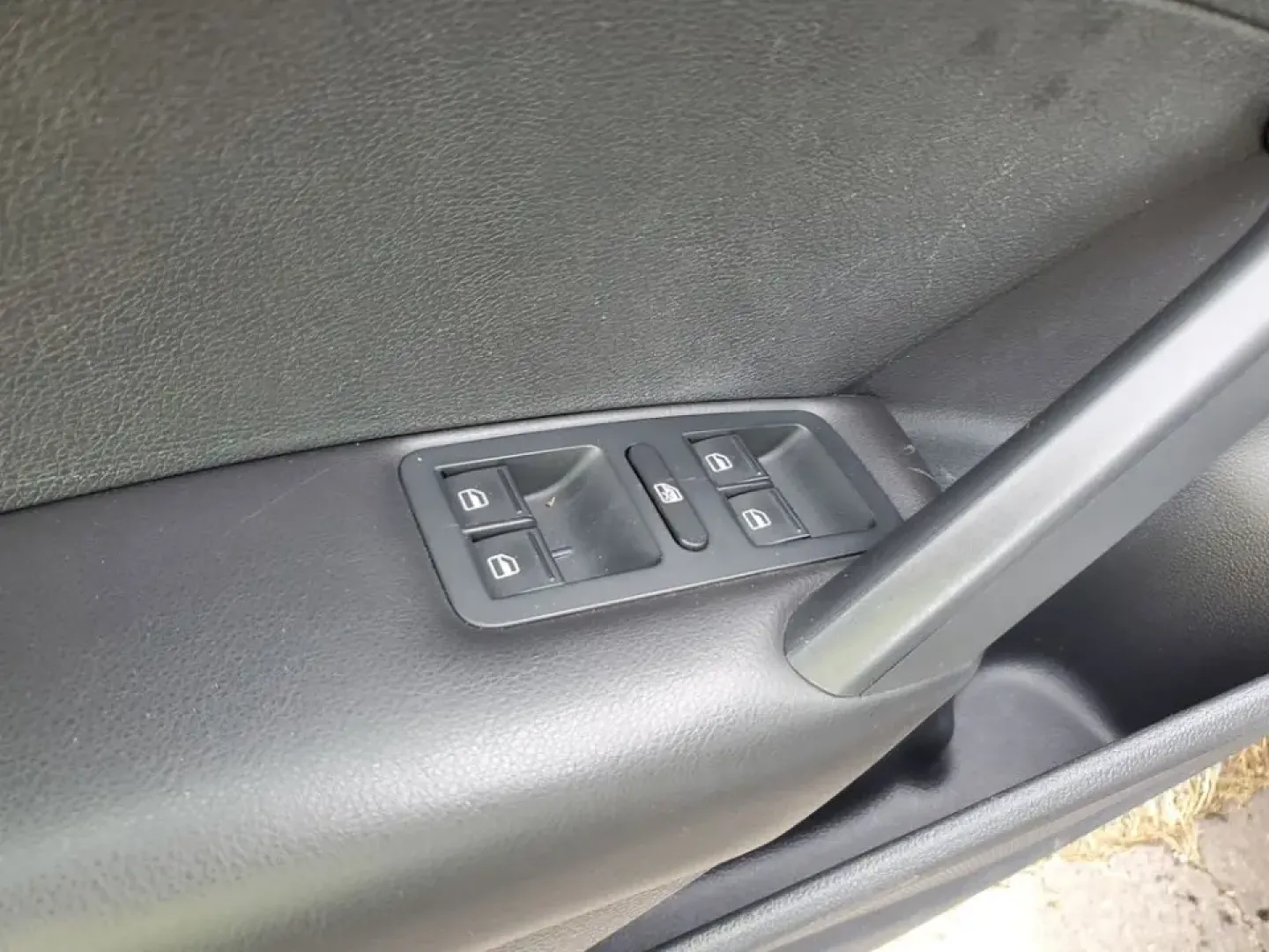 2014 /Titan Black Volkswagen Passat S (1VWAT7A33EC) with an 4 Cyl, 1.8L engine, 6-speed automatic transmission, located at 6064 Gull Rd, Kalamazoo, MI, 49048, (269) 222-0088, 42.328388, -85.512924 - Elevate your daily drive with the perfect blend of style, comfort, and efficiency! The 2014 Volkswagen Passat is an ideal sedan for anyone looking for a reliable and affordable ride, whether you're commuting through the bustling streets of Kalamazoo or embarking on weekend adventures with friends an- Photo#11