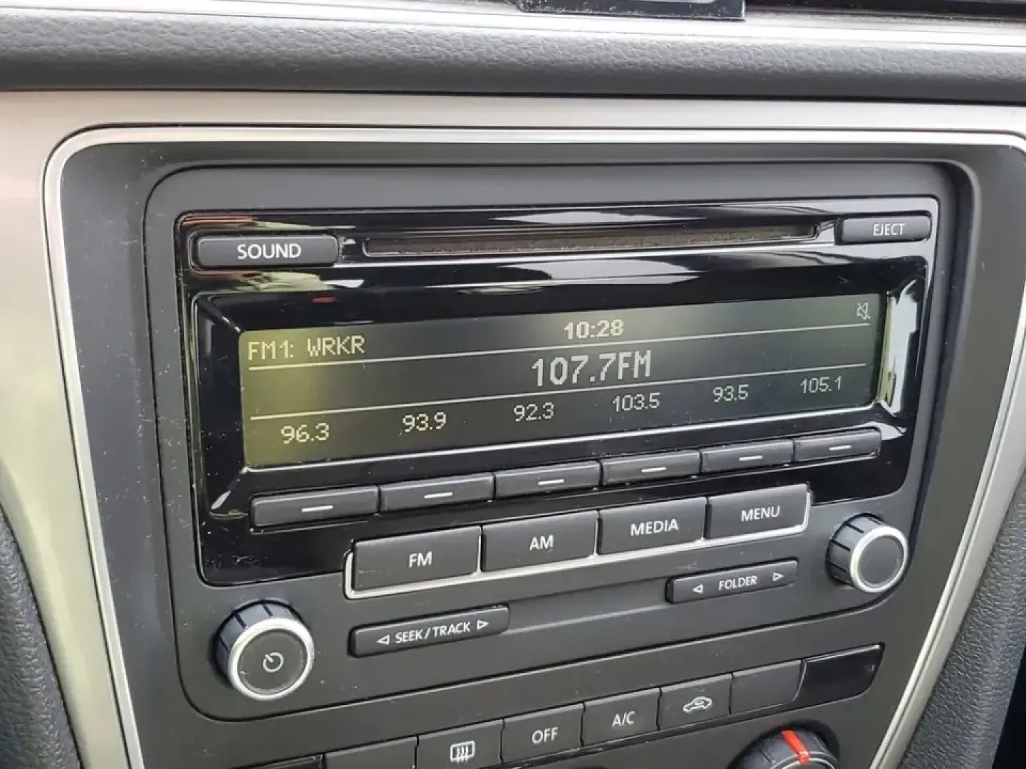 2014 /Titan Black Volkswagen Passat S (1VWAT7A33EC) with an 4 Cyl, 1.8L engine, 6-speed automatic transmission, located at 6064 Gull Rd, Kalamazoo, MI, 49048, (269) 222-0088, 42.328388, -85.512924 - Elevate your daily drive with the perfect blend of style, comfort, and efficiency! The 2014 Volkswagen Passat is an ideal sedan for anyone looking for a reliable and affordable ride, whether you're commuting through the bustling streets of Kalamazoo or embarking on weekend adventures with friends an - Photo#18