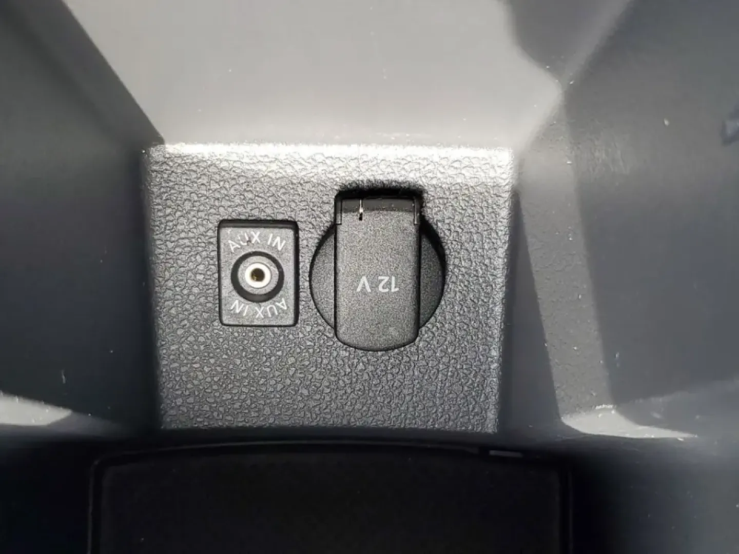 2014 /Titan Black Volkswagen Passat S (1VWAT7A33EC) with an 4 Cyl, 1.8L engine, 6-speed automatic transmission, located at 6064 Gull Rd, Kalamazoo, MI, 49048, (269) 222-0088, 42.328388, -85.512924 - Elevate your daily drive with the perfect blend of style, comfort, and efficiency! The 2014 Volkswagen Passat is an ideal sedan for anyone looking for a reliable and affordable ride, whether you're commuting through the bustling streets of Kalamazoo or embarking on weekend adventures with friends an- Photo#22