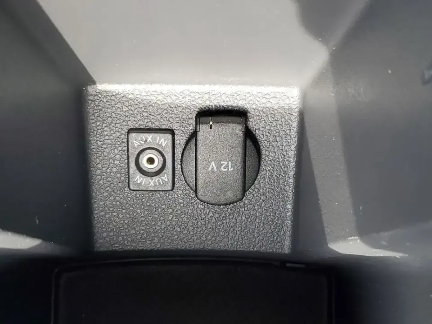 2014 /Titan Black Volkswagen Passat S (1VWAT7A33EC) with an 4 Cyl, 1.8L engine, 6-speed automatic transmission, located at 6064 Gull Rd, Kalamazoo, MI, 49048, (269) 222-0088, 42.328388, -85.512924 - Elevate your daily drive with the perfect blend of style, comfort, and efficiency! The 2014 Volkswagen Passat is an ideal sedan for anyone looking for a reliable and affordable ride, whether you're commuting through the bustling streets of Kalamazoo or embarking on weekend adventures with friends an - Photo#22