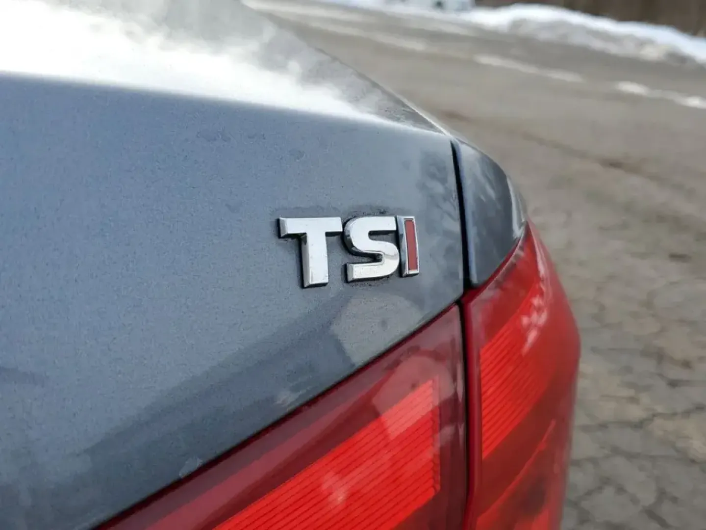 2014 /Titan Black Volkswagen Passat S (1VWAT7A33EC) with an 4 Cyl, 1.8L engine, 6-speed automatic transmission, located at 6064 Gull Rd, Kalamazoo, MI, 49048, (269) 222-0088, 42.328388, -85.512924 - Elevate your daily drive with the perfect blend of style, comfort, and efficiency! The 2014 Volkswagen Passat is an ideal sedan for anyone looking for a reliable and affordable ride, whether you're commuting through the bustling streets of Kalamazoo or embarking on weekend adventures with friends an- Photo#6