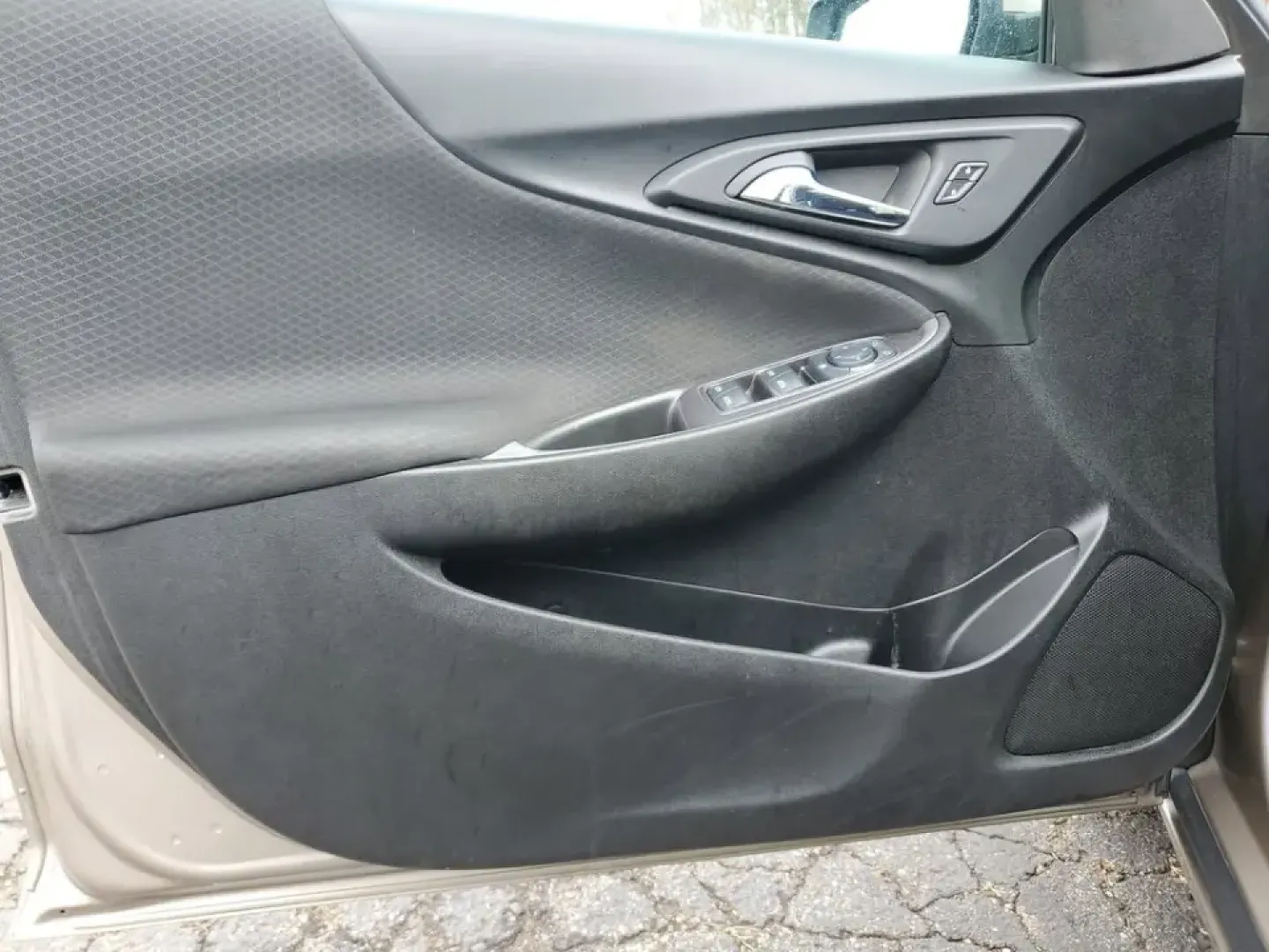 2023 /Jet Black Chevrolet Malibu LT (1G1ZD5ST8PF) with an 4 Cyl, 1.5L engine, CVT transmission, located at 6064 Gull Rd, Kalamazoo, MI, 49048, (269) 222-0088, 42.328388, -85.512924 - Pack up the family, set your playlist, and make your daily drive feel like a mini road trip-this **2023 Chevrolet Malibu LT** is the kind of modern, comfortable sedan that fits life in Kalamazoo beautifully, whether you're commuting across town, heading out toward Lake Michigan for the weekend, or r- Photo#9