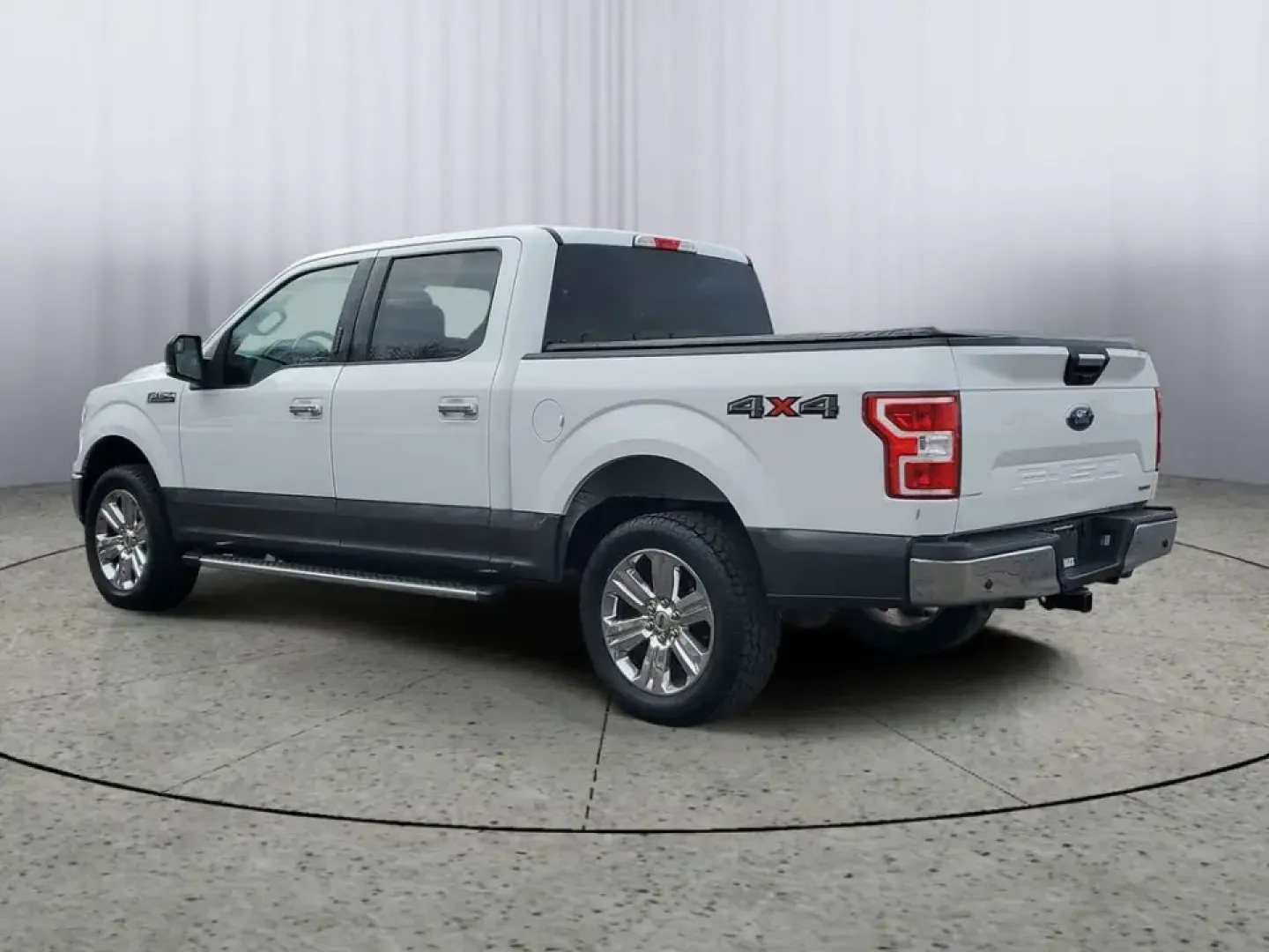 2020 /Medium Earth Gray Ford F-150 XLT (1FTEW1EP9LF) with an V6, 2.7L engine, 10-speed automatic transmission, located at 6064 Gull Rd, Kalamazoo, MI, 49048, (269) 222-0088, 42.328388, -85.512924 - Whether you're hauling weekend project supplies to a home in Oshtemo, towing a camper out toward Fort Custer Recreation Area, or commuting down Gull Road and I-94 with confidence in all seasons, this 2020 Ford F-150 XLT 4WD is the kind of truck that fits real life in Southwest Michigan. It delivers- Photo#2
