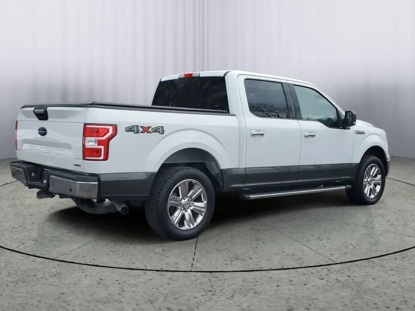 2020 /Medium Earth Gray Ford F-150 XLT (1FTEW1EP9LF) with an V6, 2.7L engine, 10-speed automatic transmission, located at 6064 Gull Rd, Kalamazoo, MI, 49048, (269) 222-0088, 42.328388, -85.512924 - Whether you're hauling weekend project supplies to a home in Oshtemo, towing a camper out toward Fort Custer Recreation Area, or commuting down Gull Road and I-94 with confidence in all seasons, this 2020 Ford F-150 XLT 4WD is the kind of truck that fits real life in Southwest Michigan. It delivers- Photo#3