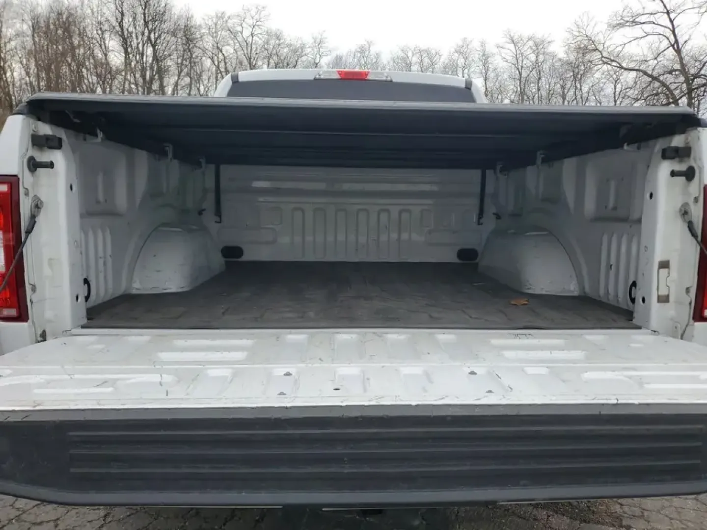 2020 /Medium Earth Gray Ford F-150 XLT (1FTEW1EP9LF) with an V6, 2.7L engine, 10-speed automatic transmission, located at 6064 Gull Rd, Kalamazoo, MI, 49048, (269) 222-0088, 42.328388, -85.512924 - Whether you're hauling weekend project supplies to a home in Oshtemo, towing a camper out toward Fort Custer Recreation Area, or commuting down Gull Road and I-94 with confidence in all seasons, this 2020 Ford F-150 XLT 4WD is the kind of truck that fits real life in Southwest Michigan. It delivers- Photo#6