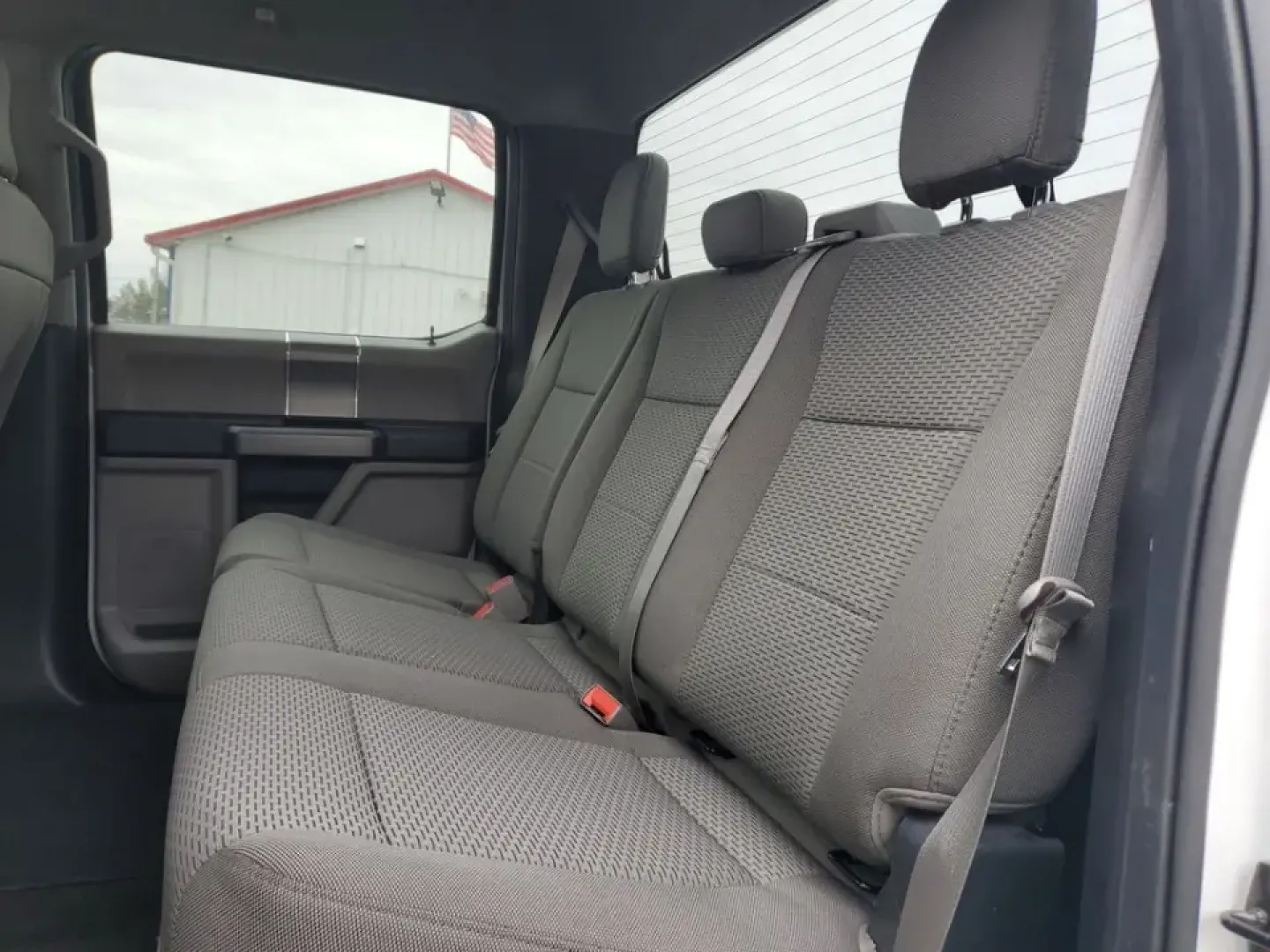 2020 /Medium Earth Gray Ford F-150 XLT (1FTEW1EP9LF) with an V6, 2.7L engine, 10-speed automatic transmission, located at 6064 Gull Rd, Kalamazoo, MI, 49048, (269) 222-0088, 42.328388, -85.512924 - Whether you're hauling weekend project supplies to a home in Oshtemo, towing a camper out toward Fort Custer Recreation Area, or commuting down Gull Road and I-94 with confidence in all seasons, this 2020 Ford F-150 XLT 4WD is the kind of truck that fits real life in Southwest Michigan. It delivers- Photo#7