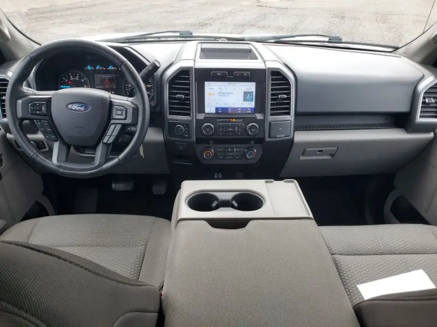 2020 /Medium Earth Gray Ford F-150 XLT (1FTEW1EP9LF) with an V6, 2.7L engine, 10-speed automatic transmission, located at 6064 Gull Rd, Kalamazoo, MI, 49048, (269) 222-0088, 42.328388, -85.512924 - Whether you're hauling weekend project supplies to a home in Oshtemo, towing a camper out toward Fort Custer Recreation Area, or commuting down Gull Road and I-94 with confidence in all seasons, this 2020 Ford F-150 XLT 4WD is the kind of truck that fits real life in Southwest Michigan. It delivers- Photo#8