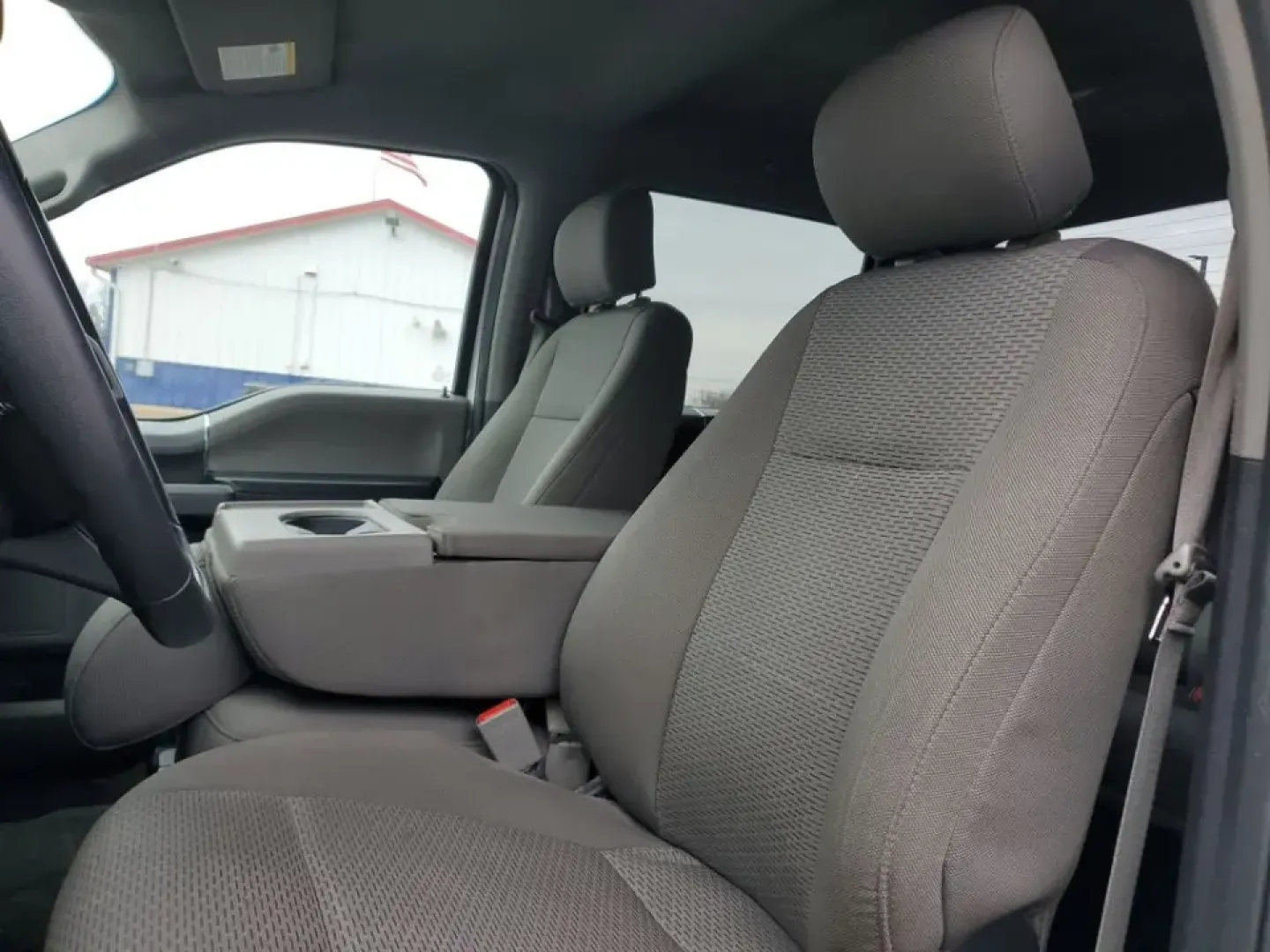 2020 /Medium Earth Gray Ford F-150 XLT (1FTEW1EP9LF) with an V6, 2.7L engine, 10-speed automatic transmission, located at 6064 Gull Rd, Kalamazoo, MI, 49048, (269) 222-0088, 42.328388, -85.512924 - Whether you're hauling weekend project supplies to a home in Oshtemo, towing a camper out toward Fort Custer Recreation Area, or commuting down Gull Road and I-94 with confidence in all seasons, this 2020 Ford F-150 XLT 4WD is the kind of truck that fits real life in Southwest Michigan. It delivers- Photo#13