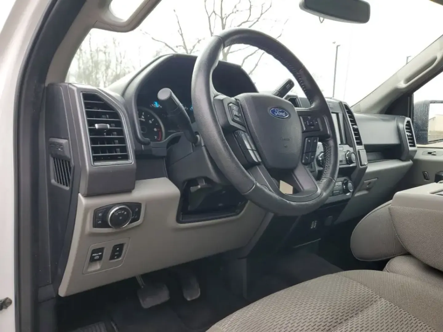 2020 /Medium Earth Gray Ford F-150 XLT (1FTEW1EP9LF) with an V6, 2.7L engine, 10-speed automatic transmission, located at 6064 Gull Rd, Kalamazoo, MI, 49048, (269) 222-0088, 42.328388, -85.512924 - Whether you're hauling weekend project supplies to a home in Oshtemo, towing a camper out toward Fort Custer Recreation Area, or commuting down Gull Road and I-94 with confidence in all seasons, this 2020 Ford F-150 XLT 4WD is the kind of truck that fits real life in Southwest Michigan. It delivers- Photo#14