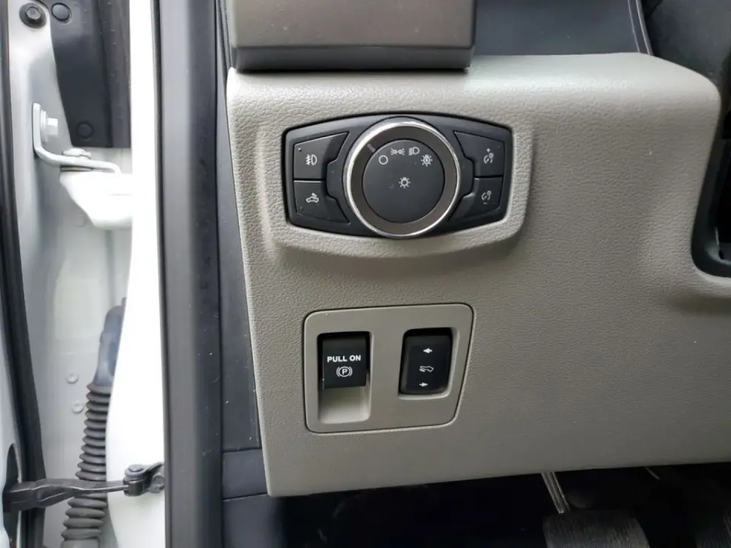 2020 /Medium Earth Gray Ford F-150 XLT (1FTEW1EP9LF) with an V6, 2.7L engine, 10-speed automatic transmission, located at 6064 Gull Rd, Kalamazoo, MI, 49048, (269) 222-0088, 42.328388, -85.512924 - Whether you're hauling weekend project supplies to a home in Oshtemo, towing a camper out toward Fort Custer Recreation Area, or commuting down Gull Road and I-94 with confidence in all seasons, this 2020 Ford F-150 XLT 4WD is the kind of truck that fits real life in Southwest Michigan. It delivers- Photo#15