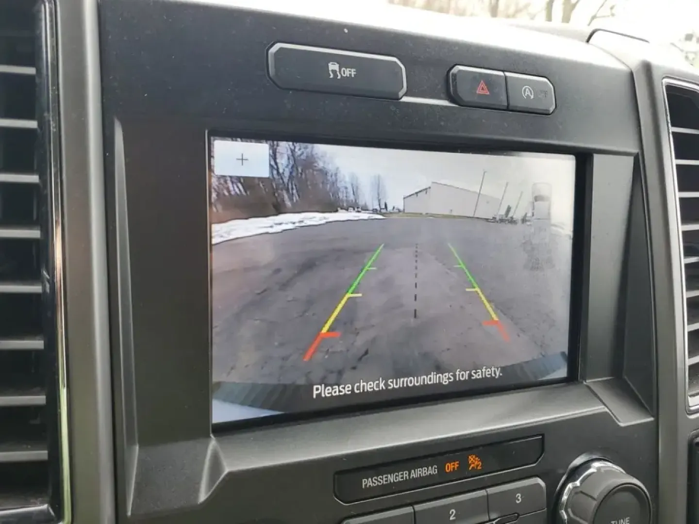 2020 /Medium Earth Gray Ford F-150 XLT (1FTEW1EP9LF) with an V6, 2.7L engine, 10-speed automatic transmission, located at 6064 Gull Rd, Kalamazoo, MI, 49048, (269) 222-0088, 42.328388, -85.512924 - Whether you're hauling weekend project supplies to a home in Oshtemo, towing a camper out toward Fort Custer Recreation Area, or commuting down Gull Road and I-94 with confidence in all seasons, this 2020 Ford F-150 XLT 4WD is the kind of truck that fits real life in Southwest Michigan. It delivers- Photo#24