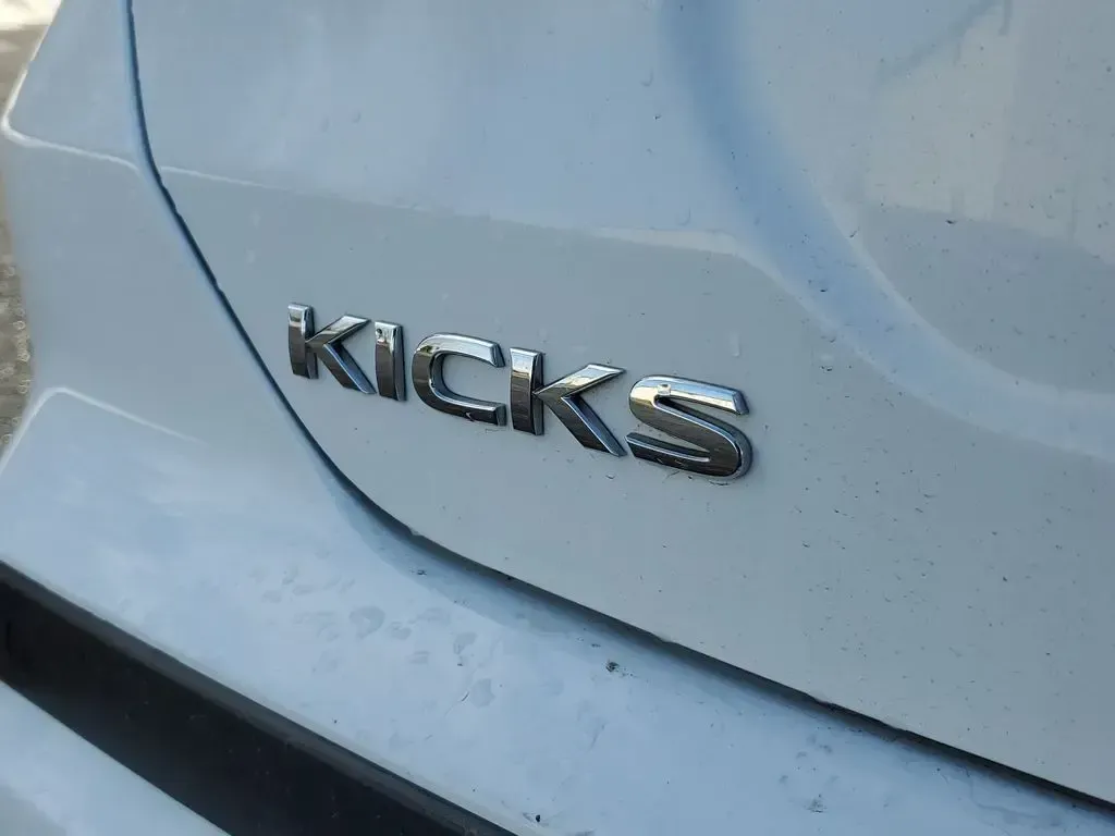2022 /Charcoal Nissan Kicks S (3N1CP5BV2NL) with an 4 Cyl, 1.6L engine, CVT transmission, located at 6064 Gull Rd, Kalamazoo, MI, 49048, (269) 222-0088, 42.328388, -85.512924 - Whether you're tackling a long commute down Gull Road, running errands between Downtown Kalamazoo and Portage, or planning a weekend escape to Lake Michigan, this 2022 Nissan Kicks S is the kind of practical, easy-to-live-with SUV that fits real life. With its efficient 1.6L 4-cylinder engine, smoot - Photo#5