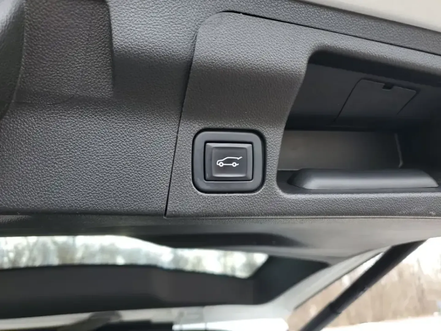 2023 /Jet Black GMC Acadia SLT (1GKKNML48PZ) with an 4 Cyl, 2.0L engine, 9-speed automatic transmission, located at 6064 Gull Rd, Kalamazoo, MI, 49048, (269) 222-0088, 42.328388, -85.512924 - Need a road-trip-ready SUV that can handle school drop-offs, long commutes across town, and weekend escapes to Lake Michigan without feeling cramped? This **2023 GMC Acadia SLT** delivers the comfort and tech families and busy professionals want, with three-row flexibility and a smooth, efficient tu - Photo#7