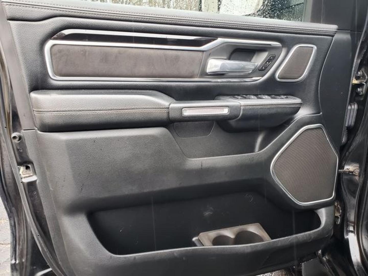 2019 Diamond Black Crystal Pearlcoat /Black Ram 1500 Laramie (1C6SRFRT4KN) with an HEMI 5.7L V8 Multi Displacement VVT engine, Automatic transmission, located at 6064 Gull Rd, Kalamazoo, MI, 49048, (269) 222-0088, 42.328388, -85.512924- Photo#9