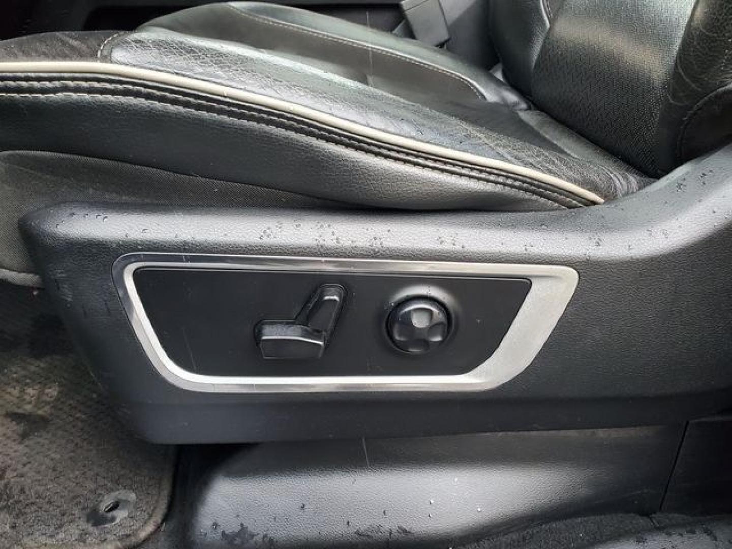 2019 Diamond Black Crystal Pearlcoat /Black Ram 1500 Laramie (1C6SRFRT4KN) with an HEMI 5.7L V8 Multi Displacement VVT engine, Automatic transmission, located at 6064 Gull Rd, Kalamazoo, MI, 49048, (269) 222-0088, 42.328388, -85.512924- Photo#11
