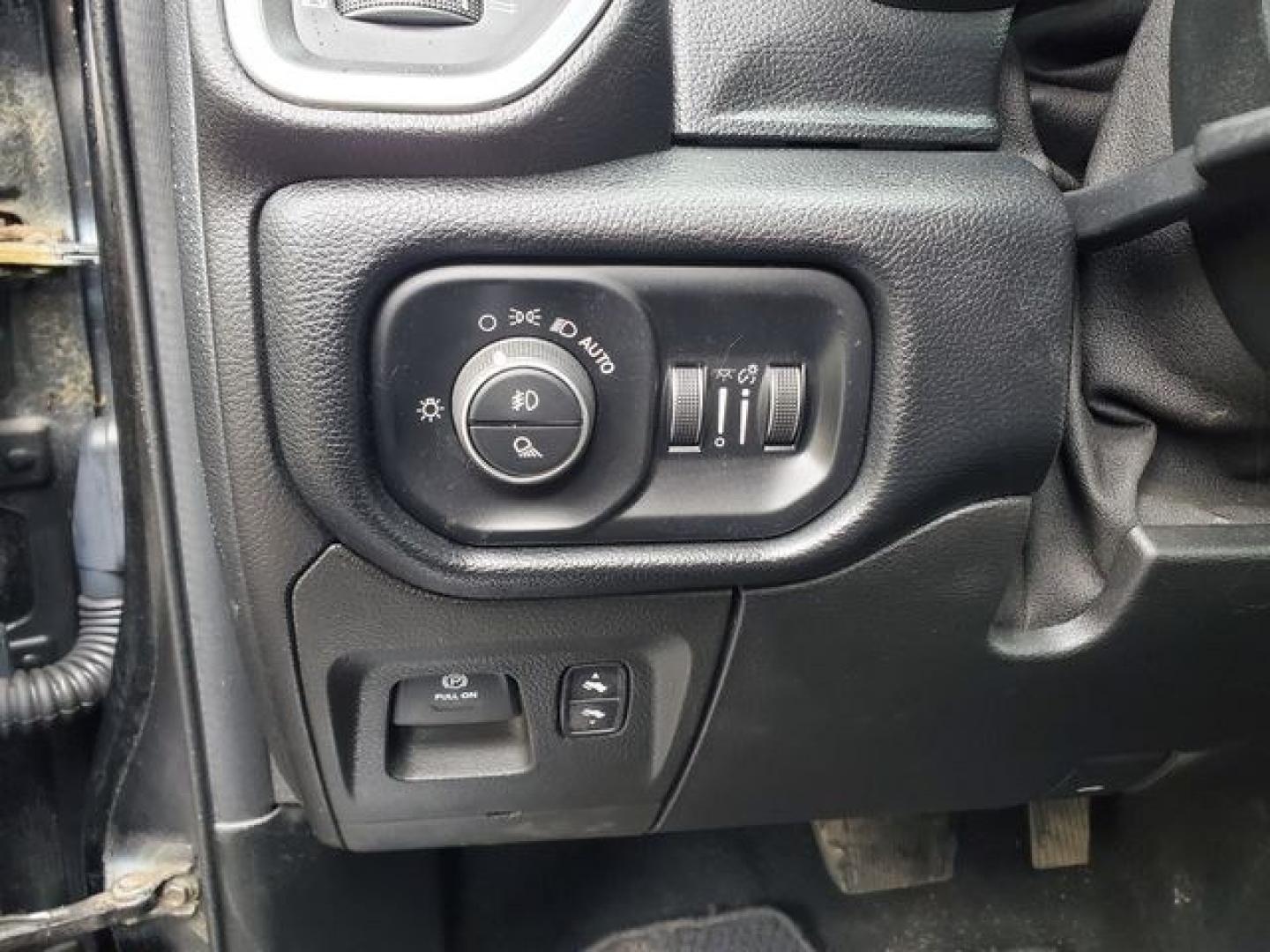 2019 Diamond Black Crystal Pearlcoat /Black Ram 1500 Laramie (1C6SRFRT4KN) with an HEMI 5.7L V8 Multi Displacement VVT engine, Automatic transmission, located at 6064 Gull Rd, Kalamazoo, MI, 49048, (269) 222-0088, 42.328388, -85.512924- Photo#15
