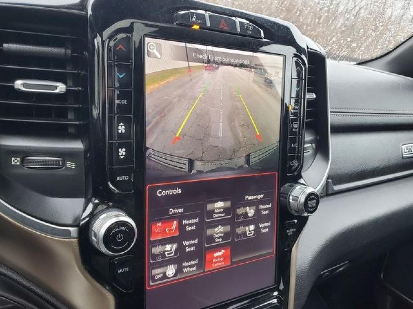 2019 Diamond Black Crystal Pearlcoat /Black Ram 1500 Laramie (1C6SRFRT4KN) with an HEMI 5.7L V8 Multi Displacement VVT engine, Automatic transmission, located at 6064 Gull Rd, Kalamazoo, MI, 49048, (269) 222-0088, 42.328388, -85.512924- Photo#21