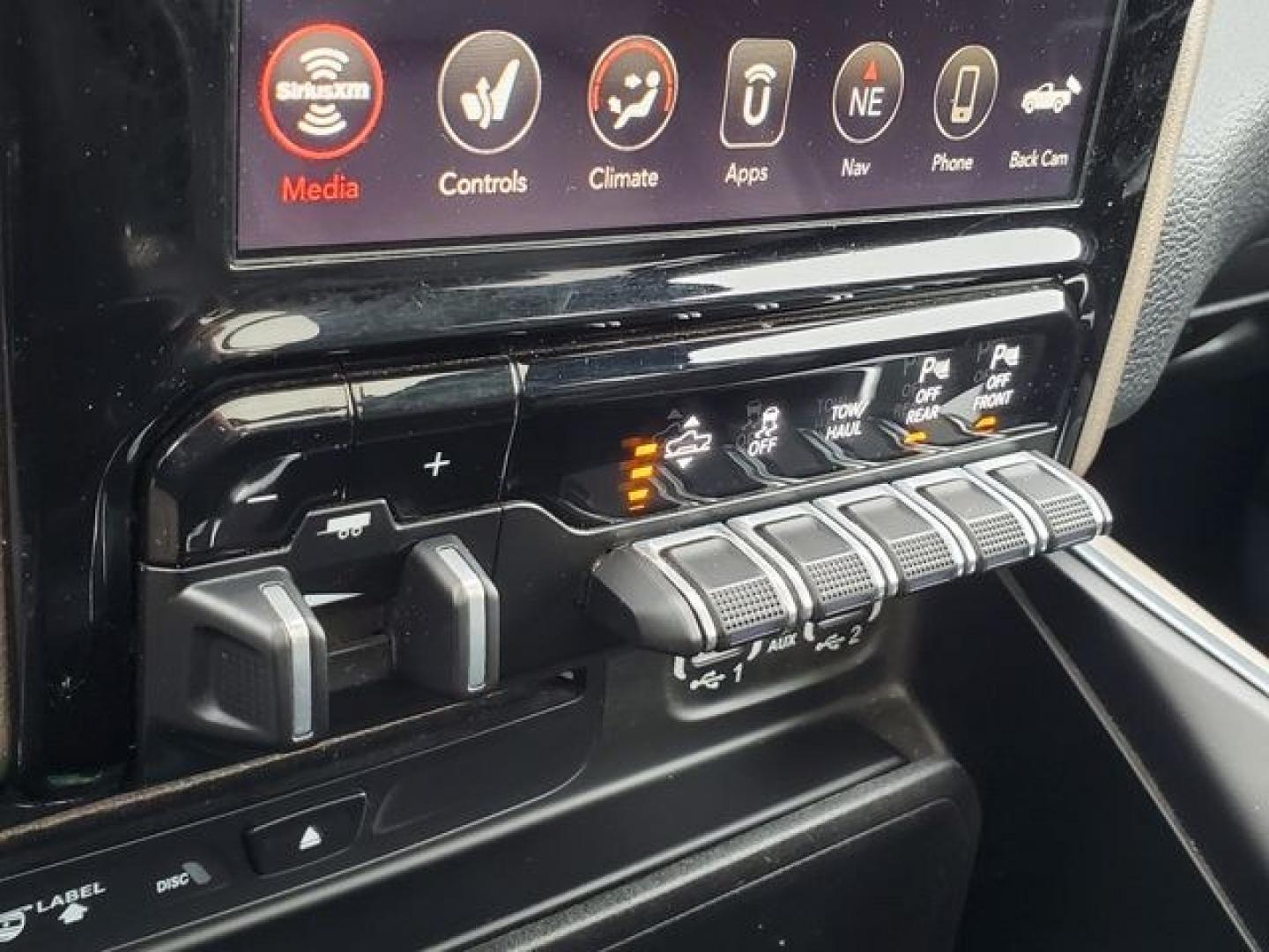 2019 Diamond Black Crystal Pearlcoat /Black Ram 1500 Laramie (1C6SRFRT4KN) with an HEMI 5.7L V8 Multi Displacement VVT engine, Automatic transmission, located at 6064 Gull Rd, Kalamazoo, MI, 49048, (269) 222-0088, 42.328388, -85.512924- Photo#22