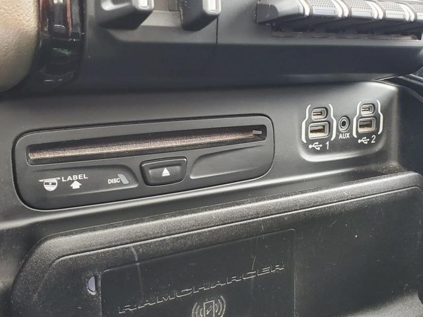 2019 Diamond Black Crystal Pearlcoat /Black Ram 1500 Laramie (1C6SRFRT4KN) with an HEMI 5.7L V8 Multi Displacement VVT engine, Automatic transmission, located at 6064 Gull Rd, Kalamazoo, MI, 49048, (269) 222-0088, 42.328388, -85.512924- Photo#25