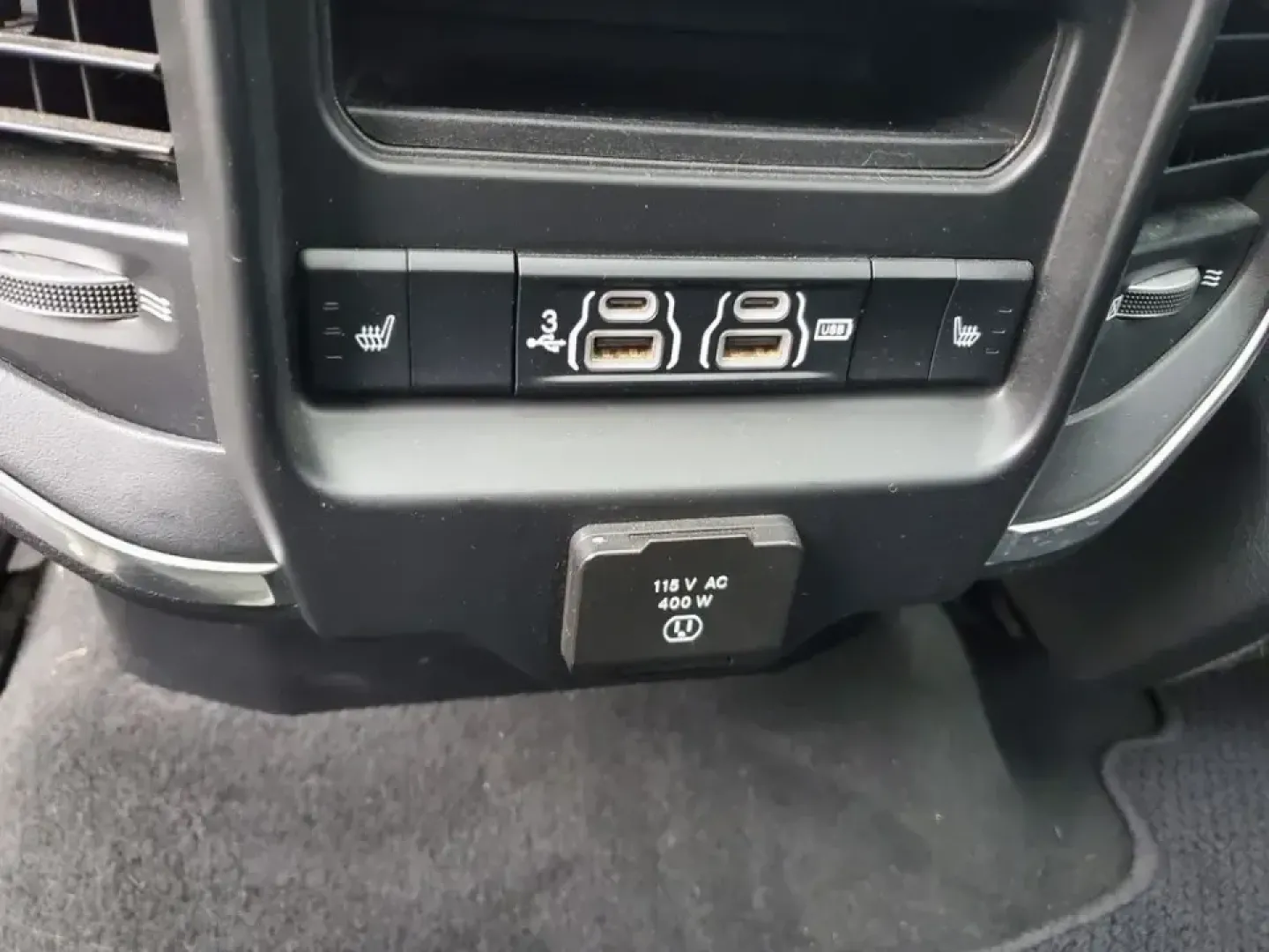 2019 /Black Ram 1500 Laramie (1C6SRFRT4KN) with an V8, 5.7L engine, 8-speed automatic transmission, located at 6064 Gull Rd, Kalamazoo, MI, 49048, (269) 222-0088, 42.328388, -85.512924 - Need a truck that can handle Michigan winters, weekend towing, and comfortable daily commuting from Kalamazoo to Portage or Battle Creek-without feeling like a bare-bones work rig? This 2019 Ram 1500 Laramie 4WD is built for real life: school runs, job sites, lake weekends, and long highway stretche - Photo#8