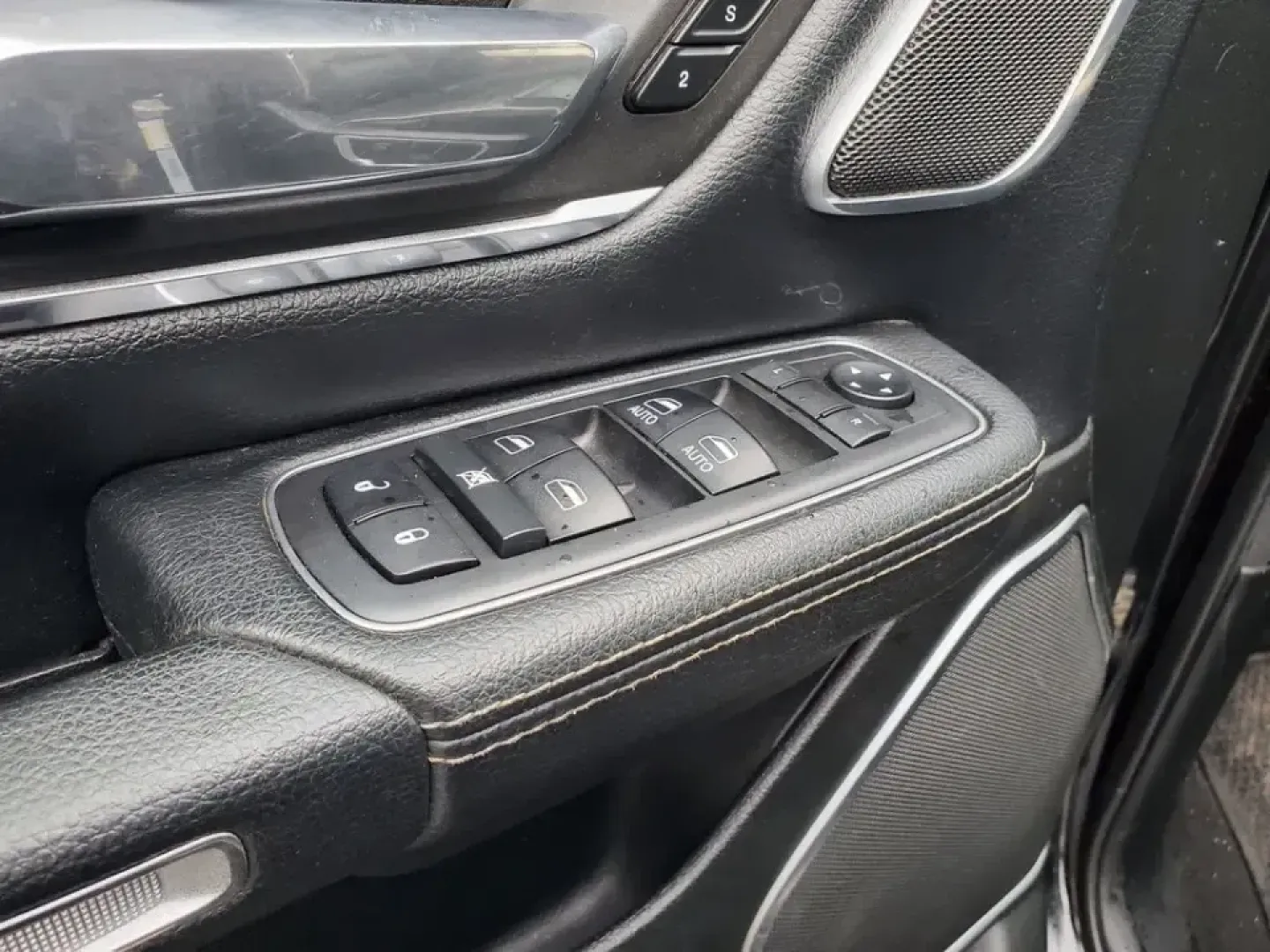 2019 /Black Ram 1500 Laramie (1C6SRFRT4KN) with an V8, 5.7L engine, 8-speed automatic transmission, located at 6064 Gull Rd, Kalamazoo, MI, 49048, (269) 222-0088, 42.328388, -85.512924 - Need a truck that can handle Michigan winters, weekend towing, and comfortable daily commuting from Kalamazoo to Portage or Battle Creek-without feeling like a bare-bones work rig? This 2019 Ram 1500 Laramie 4WD is built for real life: school runs, job sites, lake weekends, and long highway stretche - Photo#10