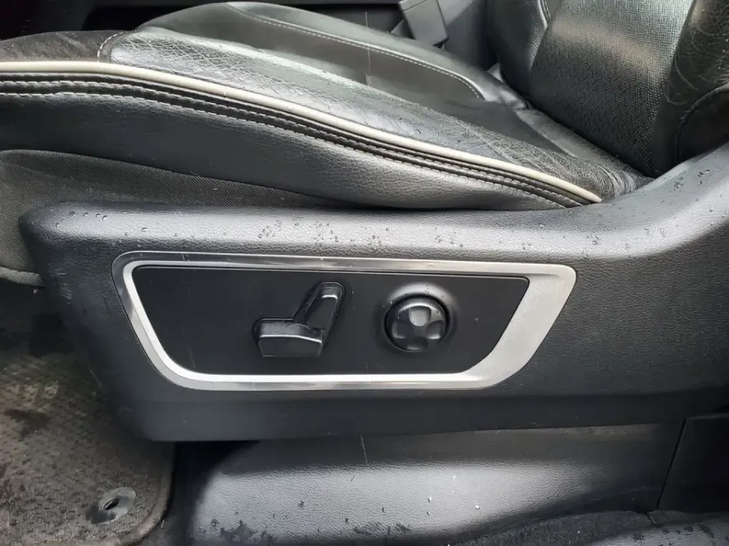 2019 /Black Ram 1500 Laramie (1C6SRFRT4KN) with an V8, 5.7L engine, 8-speed automatic transmission, located at 6064 Gull Rd, Kalamazoo, MI, 49048, (269) 222-0088, 42.328388, -85.512924 - Need a truck that can handle Michigan winters, weekend towing, and comfortable daily commuting from Kalamazoo to Portage or Battle Creek-without feeling like a bare-bones work rig? This 2019 Ram 1500 Laramie 4WD is built for real life: school runs, job sites, lake weekends, and long highway stretche - Photo#11