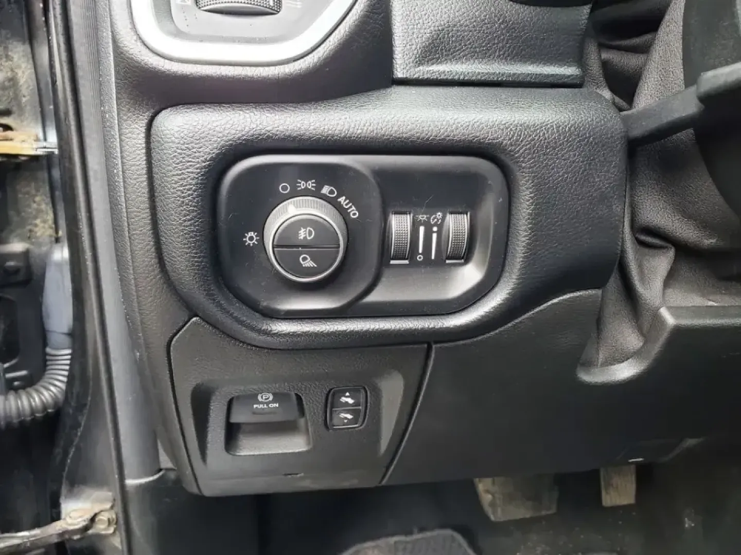 2019 /Black Ram 1500 Laramie (1C6SRFRT4KN) with an V8, 5.7L engine, 8-speed automatic transmission, located at 6064 Gull Rd, Kalamazoo, MI, 49048, (269) 222-0088, 42.328388, -85.512924 - Need a truck that can handle Michigan winters, weekend towing, and comfortable daily commuting from Kalamazoo to Portage or Battle Creek-without feeling like a bare-bones work rig? This 2019 Ram 1500 Laramie 4WD is built for real life: school runs, job sites, lake weekends, and long highway stretche - Photo#15