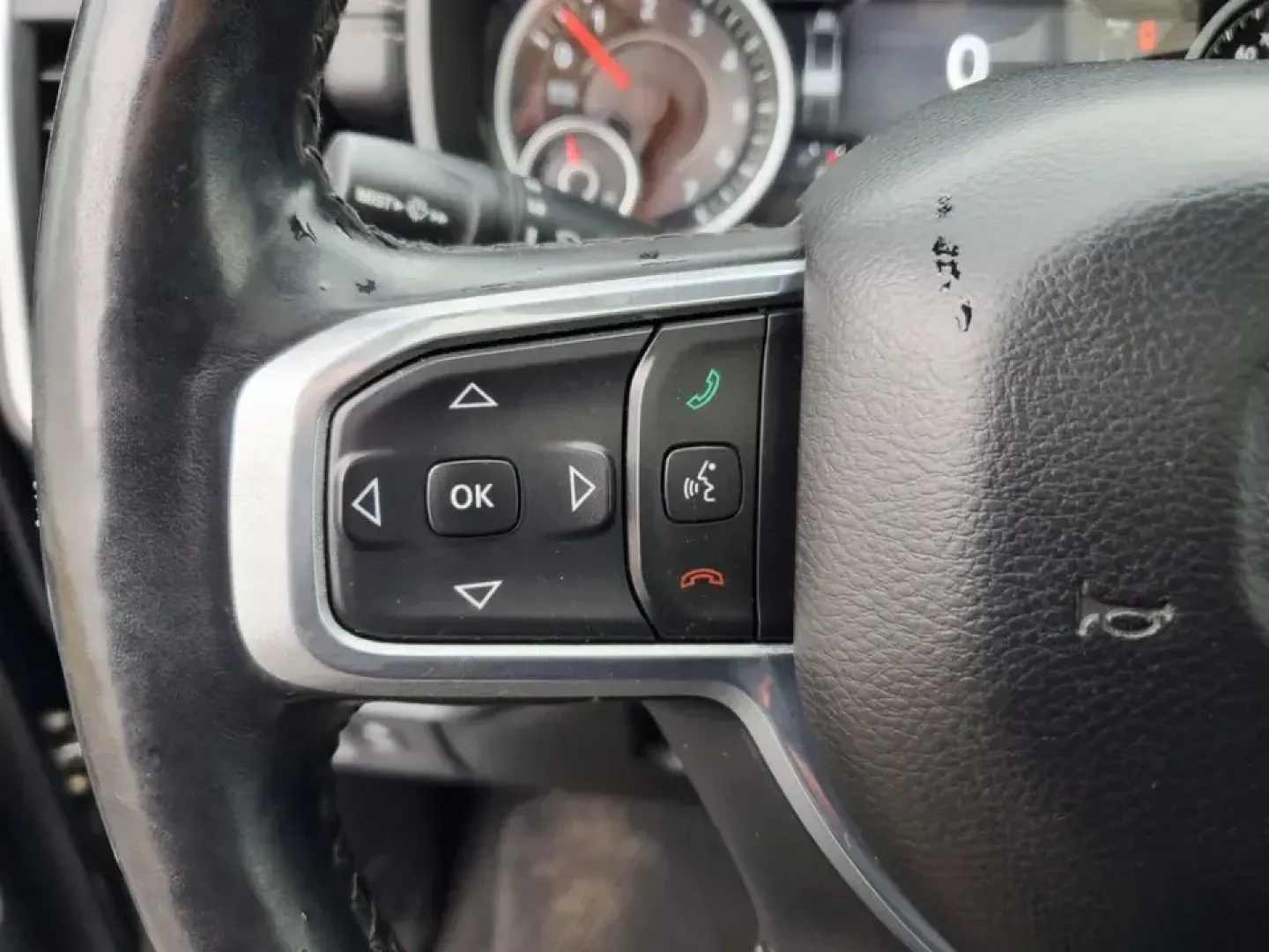 2019 /Black Ram 1500 Laramie (1C6SRFRT4KN) with an V8, 5.7L engine, 8-speed automatic transmission, located at 6064 Gull Rd, Kalamazoo, MI, 49048, (269) 222-0088, 42.328388, -85.512924 - Need a truck that can handle Michigan winters, weekend towing, and comfortable daily commuting from Kalamazoo to Portage or Battle Creek-without feeling like a bare-bones work rig? This 2019 Ram 1500 Laramie 4WD is built for real life: school runs, job sites, lake weekends, and long highway stretche - Photo#17