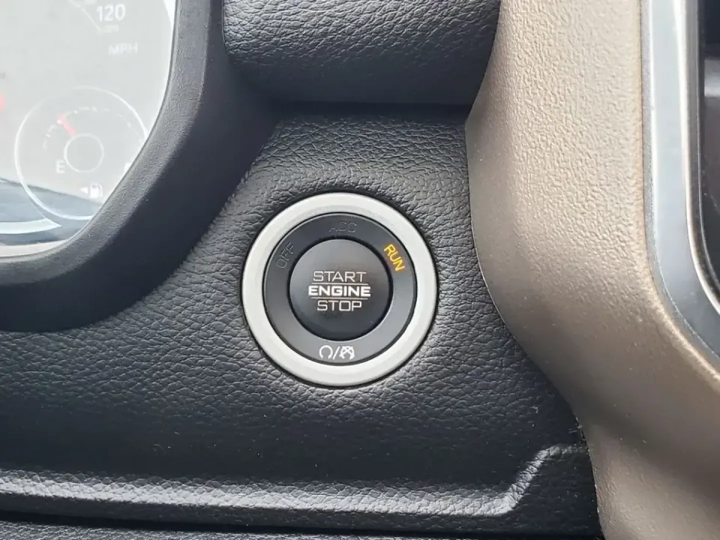 2019 /Black Ram 1500 Laramie (1C6SRFRT4KN) with an V8, 5.7L engine, 8-speed automatic transmission, located at 6064 Gull Rd, Kalamazoo, MI, 49048, (269) 222-0088, 42.328388, -85.512924 - Need a truck that can handle Michigan winters, weekend towing, and comfortable daily commuting from Kalamazoo to Portage or Battle Creek-without feeling like a bare-bones work rig? This 2019 Ram 1500 Laramie 4WD is built for real life: school runs, job sites, lake weekends, and long highway stretche - Photo#24