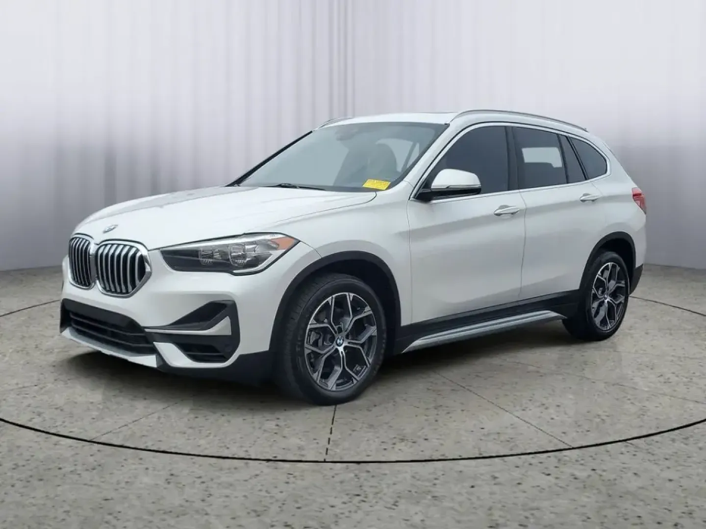 2021 /Oyster/Black BMW X1 sDrive28i (WBXJG7C07M5) with an 4 Cyl, 2.0L engine, 8-speed automatic transmission, located at 6064 Gull Rd, Kalamazoo, MI, 49048, (269) 222-0088, 42.328388, -85.512924 - Whether you're commuting daily between Kalamazoo and Portage, planning weekend getaways to South Haven, or simply want a premium SUV that's easy to park downtown near the Kalamazoo Mall, this 2021 BMW X1 sDrive28i is built for real life. It blends BMW performance with practical cargo space and moder- Photo#1