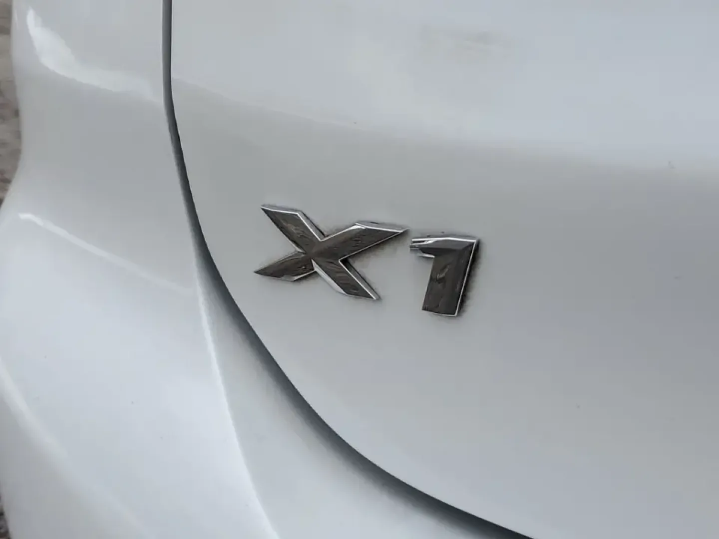 2021 /Oyster/Black BMW X1 sDrive28i (WBXJG7C07M5) with an 4 Cyl, 2.0L engine, 8-speed automatic transmission, located at 6064 Gull Rd, Kalamazoo, MI, 49048, (269) 222-0088, 42.328388, -85.512924 - Whether you're commuting daily between Kalamazoo and Portage, planning weekend getaways to South Haven, or simply want a premium SUV that's easy to park downtown near the Kalamazoo Mall, this 2021 BMW X1 sDrive28i is built for real life. It blends BMW performance with practical cargo space and moder- Photo#5