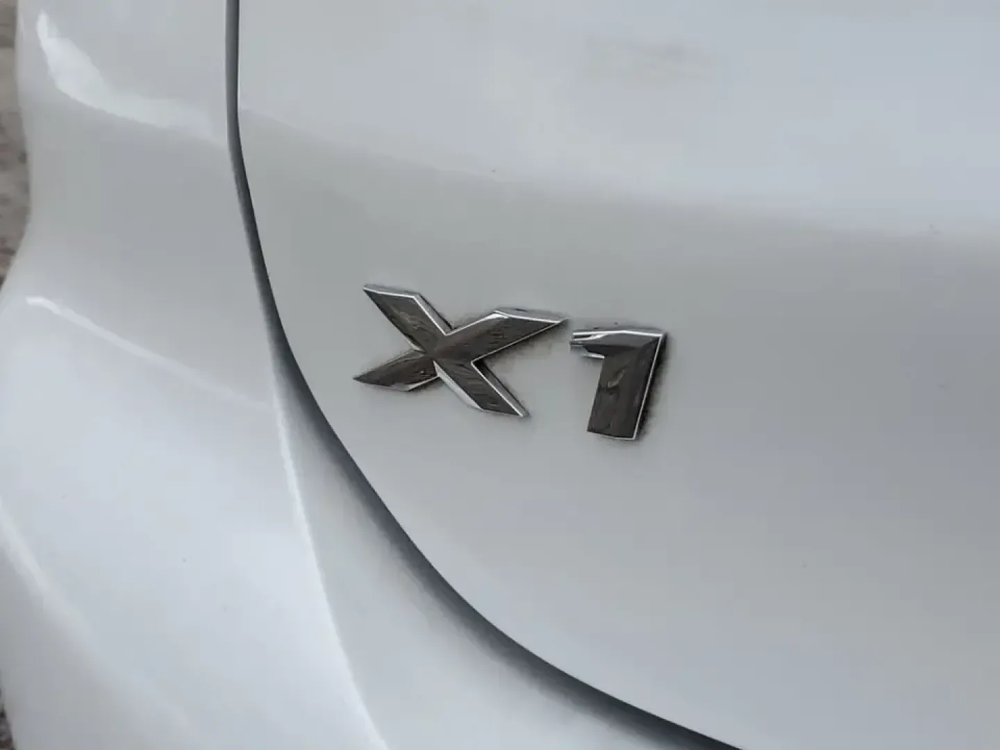 2021 /Oyster/Black BMW X1 sDrive28i (WBXJG7C07M5) with an 4 Cyl, 2.0L engine, 8-speed automatic transmission, located at 6064 Gull Rd, Kalamazoo, MI, 49048, (269) 222-0088, 42.328388, -85.512924 - Whether you're commuting daily between Kalamazoo and Portage, planning weekend getaways to South Haven, or simply want a premium SUV that's easy to park downtown near the Kalamazoo Mall, this 2021 BMW X1 sDrive28i is built for real life. It blends BMW performance with practical cargo space and moder - Photo#5