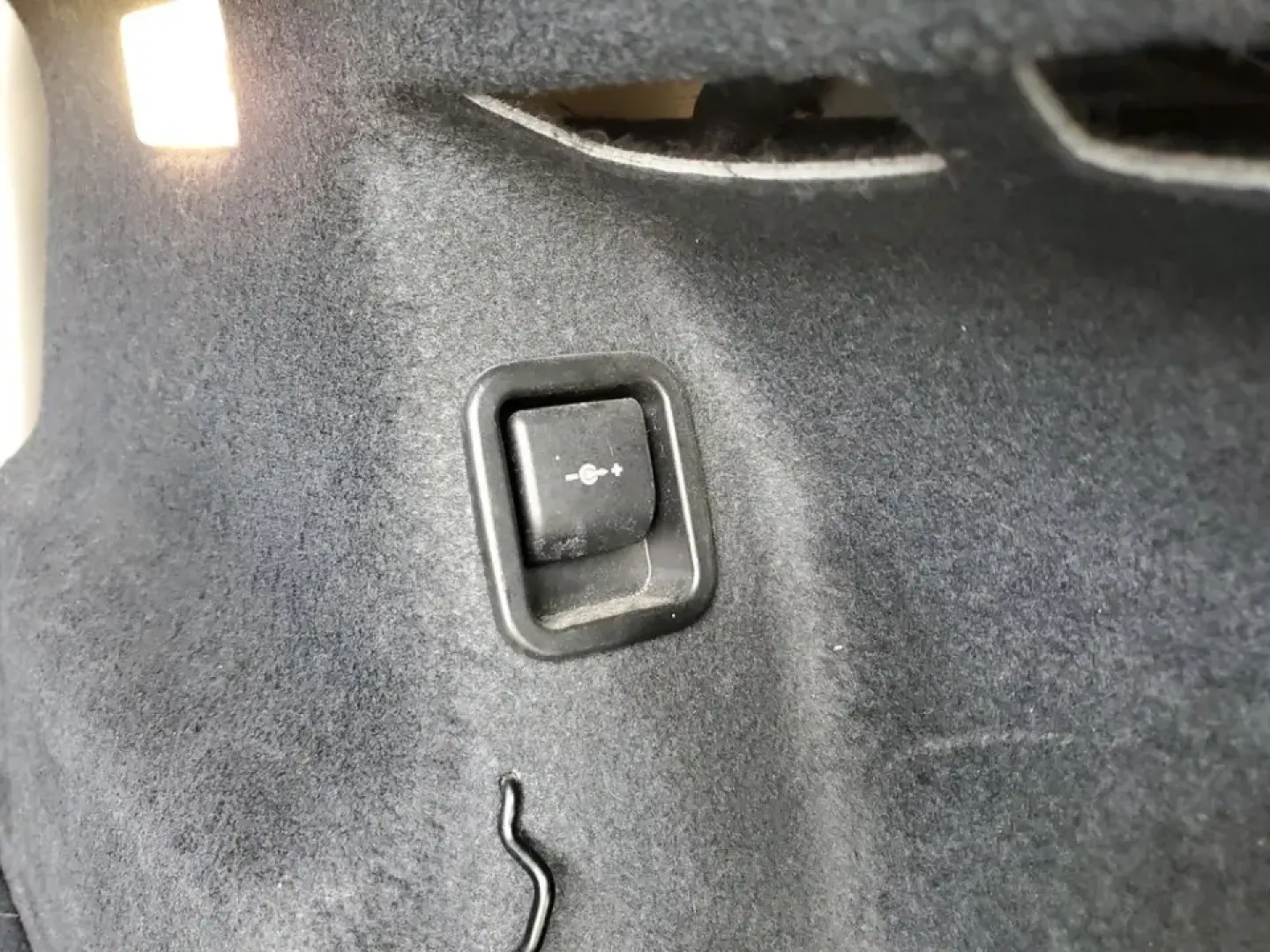 2021 /Oyster/Black BMW X1 sDrive28i (WBXJG7C07M5) with an 4 Cyl, 2.0L engine, 8-speed automatic transmission, located at 6064 Gull Rd, Kalamazoo, MI, 49048, (269) 222-0088, 42.328388, -85.512924 - Whether you're commuting daily between Kalamazoo and Portage, planning weekend getaways to South Haven, or simply want a premium SUV that's easy to park downtown near the Kalamazoo Mall, this 2021 BMW X1 sDrive28i is built for real life. It blends BMW performance with practical cargo space and moder- Photo#9