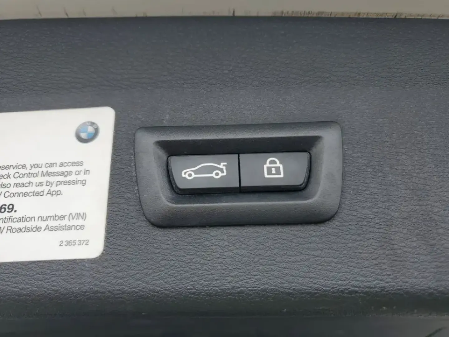 2021 /Oyster/Black BMW X1 sDrive28i (WBXJG7C07M5) with an 4 Cyl, 2.0L engine, 8-speed automatic transmission, located at 6064 Gull Rd, Kalamazoo, MI, 49048, (269) 222-0088, 42.328388, -85.512924 - Whether you're commuting daily between Kalamazoo and Portage, planning weekend getaways to South Haven, or simply want a premium SUV that's easy to park downtown near the Kalamazoo Mall, this 2021 BMW X1 sDrive28i is built for real life. It blends BMW performance with practical cargo space and moder- Photo#10