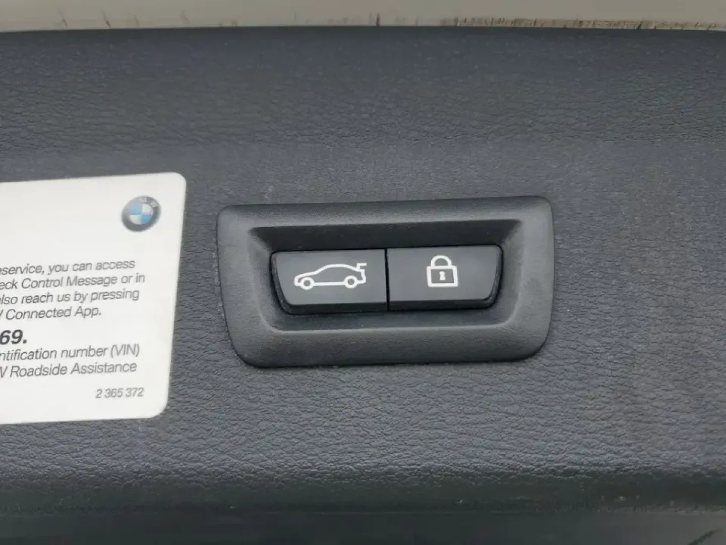 2021 /Oyster/Black BMW X1 sDrive28i (WBXJG7C07M5) with an 4 Cyl, 2.0L engine, 8-speed automatic transmission, located at 6064 Gull Rd, Kalamazoo, MI, 49048, (269) 222-0088, 42.328388, -85.512924 - Whether you're commuting daily between Kalamazoo and Portage, planning weekend getaways to South Haven, or simply want a premium SUV that's easy to park downtown near the Kalamazoo Mall, this 2021 BMW X1 sDrive28i is built for real life. It blends BMW performance with practical cargo space and moder - Photo#10