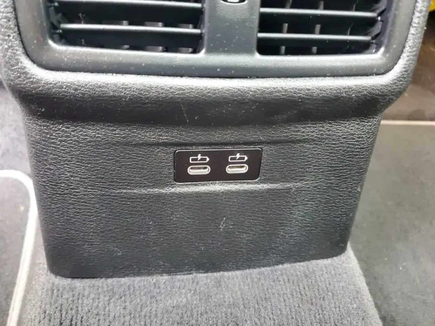 2021 /Oyster/Black BMW X1 sDrive28i (WBXJG7C07M5) with an 4 Cyl, 2.0L engine, 8-speed automatic transmission, located at 6064 Gull Rd, Kalamazoo, MI, 49048, (269) 222-0088, 42.328388, -85.512924 - Whether you're commuting daily between Kalamazoo and Portage, planning weekend getaways to South Haven, or simply want a premium SUV that's easy to park downtown near the Kalamazoo Mall, this 2021 BMW X1 sDrive28i is built for real life. It blends BMW performance with practical cargo space and moder - Photo#13