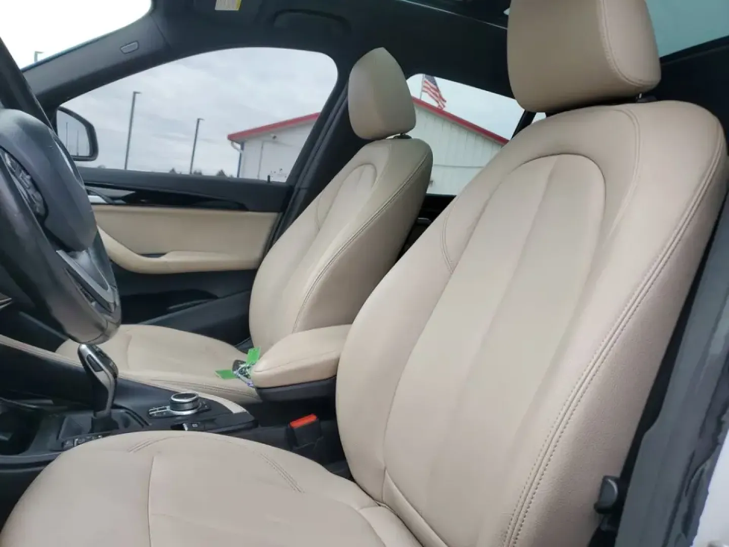 2021 /Oyster/Black BMW X1 sDrive28i (WBXJG7C07M5) with an 4 Cyl, 2.0L engine, 8-speed automatic transmission, located at 6064 Gull Rd, Kalamazoo, MI, 49048, (269) 222-0088, 42.328388, -85.512924 - Whether you're commuting daily between Kalamazoo and Portage, planning weekend getaways to South Haven, or simply want a premium SUV that's easy to park downtown near the Kalamazoo Mall, this 2021 BMW X1 sDrive28i is built for real life. It blends BMW performance with practical cargo space and moder- Photo#17
