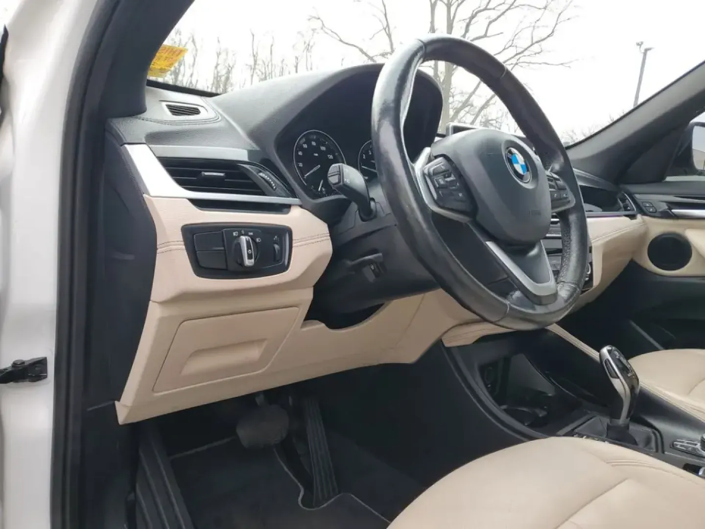 2021 /Oyster/Black BMW X1 sDrive28i (WBXJG7C07M5) with an 4 Cyl, 2.0L engine, 8-speed automatic transmission, located at 6064 Gull Rd, Kalamazoo, MI, 49048, (269) 222-0088, 42.328388, -85.512924 - Whether you're commuting daily between Kalamazoo and Portage, planning weekend getaways to South Haven, or simply want a premium SUV that's easy to park downtown near the Kalamazoo Mall, this 2021 BMW X1 sDrive28i is built for real life. It blends BMW performance with practical cargo space and moder- Photo#19