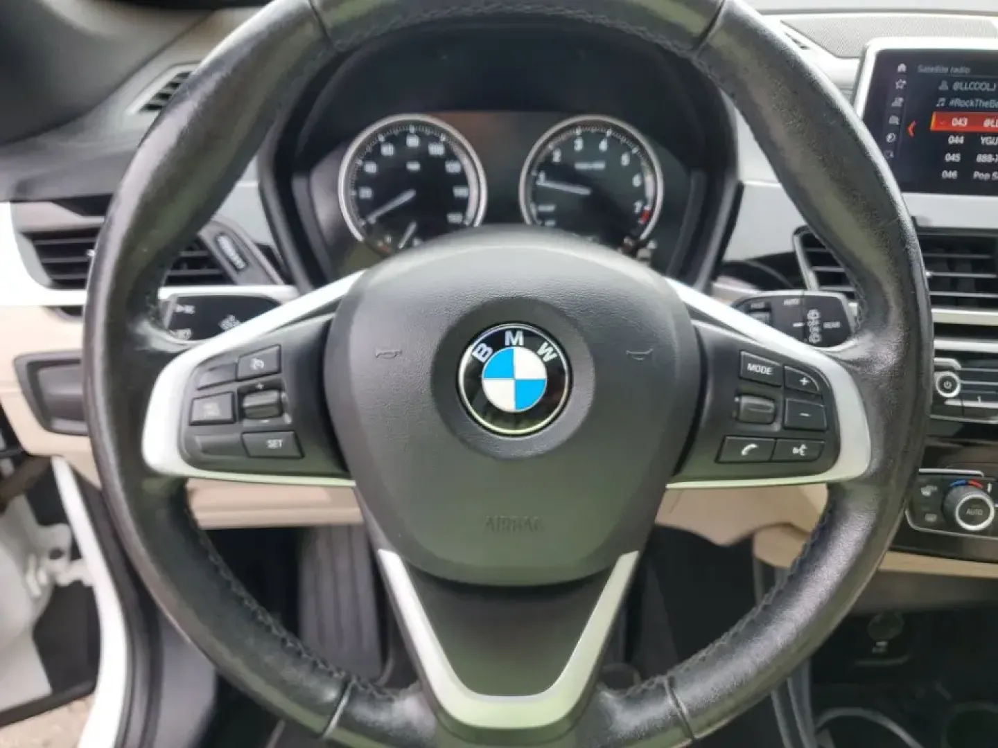 2021 /Oyster/Black BMW X1 sDrive28i (WBXJG7C07M5) with an 4 Cyl, 2.0L engine, 8-speed automatic transmission, located at 6064 Gull Rd, Kalamazoo, MI, 49048, (269) 222-0088, 42.328388, -85.512924 - Whether you're commuting daily between Kalamazoo and Portage, planning weekend getaways to South Haven, or simply want a premium SUV that's easy to park downtown near the Kalamazoo Mall, this 2021 BMW X1 sDrive28i is built for real life. It blends BMW performance with practical cargo space and moder- Photo#21