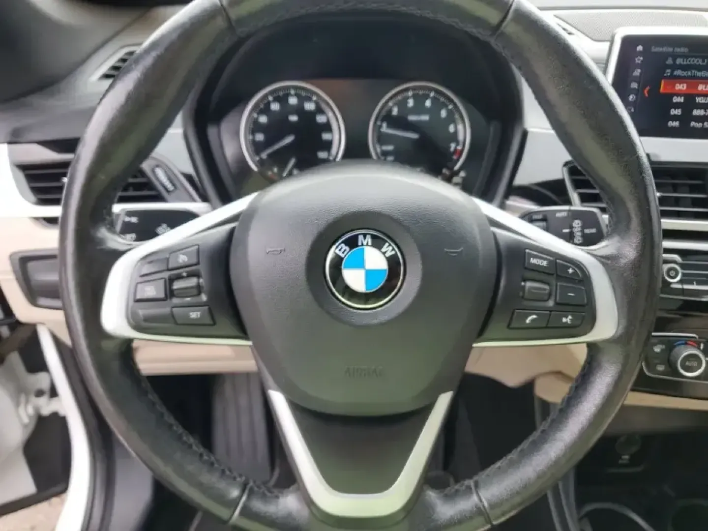 2021 /Oyster/Black BMW X1 sDrive28i (WBXJG7C07M5) with an 4 Cyl, 2.0L engine, 8-speed automatic transmission, located at 6064 Gull Rd, Kalamazoo, MI, 49048, (269) 222-0088, 42.328388, -85.512924 - Whether you're commuting daily between Kalamazoo and Portage, planning weekend getaways to South Haven, or simply want a premium SUV that's easy to park downtown near the Kalamazoo Mall, this 2021 BMW X1 sDrive28i is built for real life. It blends BMW performance with practical cargo space and moder - Photo#21