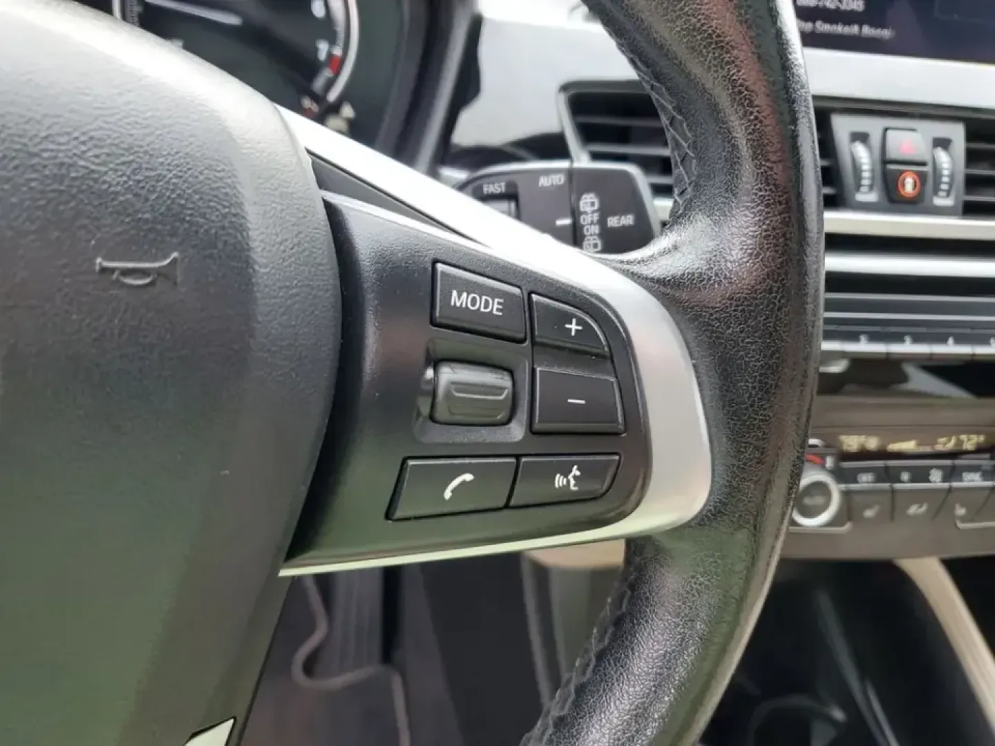 2021 /Oyster/Black BMW X1 sDrive28i (WBXJG7C07M5) with an 4 Cyl, 2.0L engine, 8-speed automatic transmission, located at 6064 Gull Rd, Kalamazoo, MI, 49048, (269) 222-0088, 42.328388, -85.512924 - Whether you're commuting daily between Kalamazoo and Portage, planning weekend getaways to South Haven, or simply want a premium SUV that's easy to park downtown near the Kalamazoo Mall, this 2021 BMW X1 sDrive28i is built for real life. It blends BMW performance with practical cargo space and moder - Photo#23