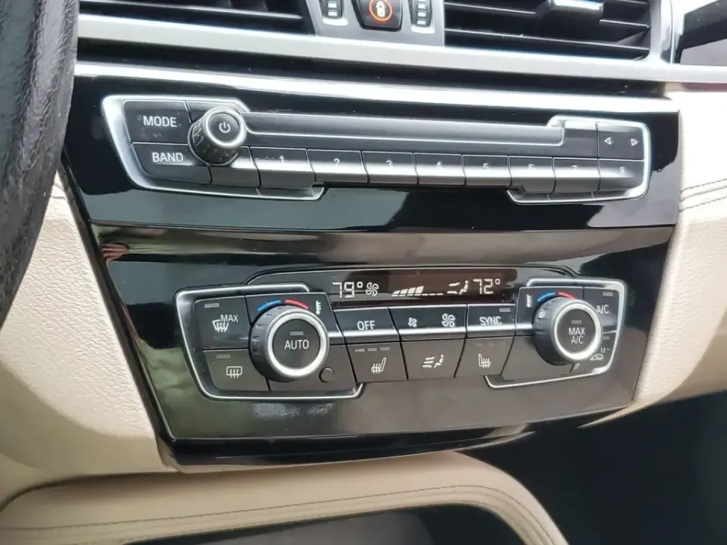 2021 /Oyster/Black BMW X1 sDrive28i (WBXJG7C07M5) with an 4 Cyl, 2.0L engine, 8-speed automatic transmission, located at 6064 Gull Rd, Kalamazoo, MI, 49048, (269) 222-0088, 42.328388, -85.512924 - Whether you're commuting daily between Kalamazoo and Portage, planning weekend getaways to South Haven, or simply want a premium SUV that's easy to park downtown near the Kalamazoo Mall, this 2021 BMW X1 sDrive28i is built for real life. It blends BMW performance with practical cargo space and moder - Photo#27