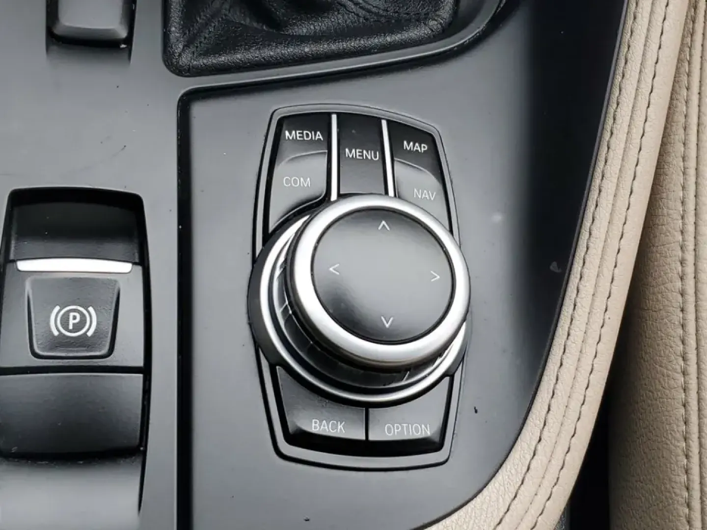 2021 /Oyster/Black BMW X1 sDrive28i (WBXJG7C07M5) with an 4 Cyl, 2.0L engine, 8-speed automatic transmission, located at 6064 Gull Rd, Kalamazoo, MI, 49048, (269) 222-0088, 42.328388, -85.512924 - Whether you're commuting daily between Kalamazoo and Portage, planning weekend getaways to South Haven, or simply want a premium SUV that's easy to park downtown near the Kalamazoo Mall, this 2021 BMW X1 sDrive28i is built for real life. It blends BMW performance with practical cargo space and moder- Photo#30